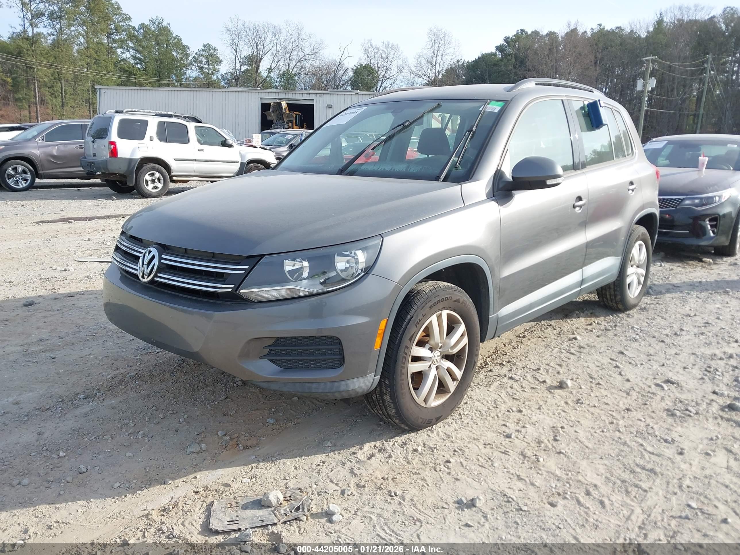 VOLKSWAGEN TIGUAN image 2