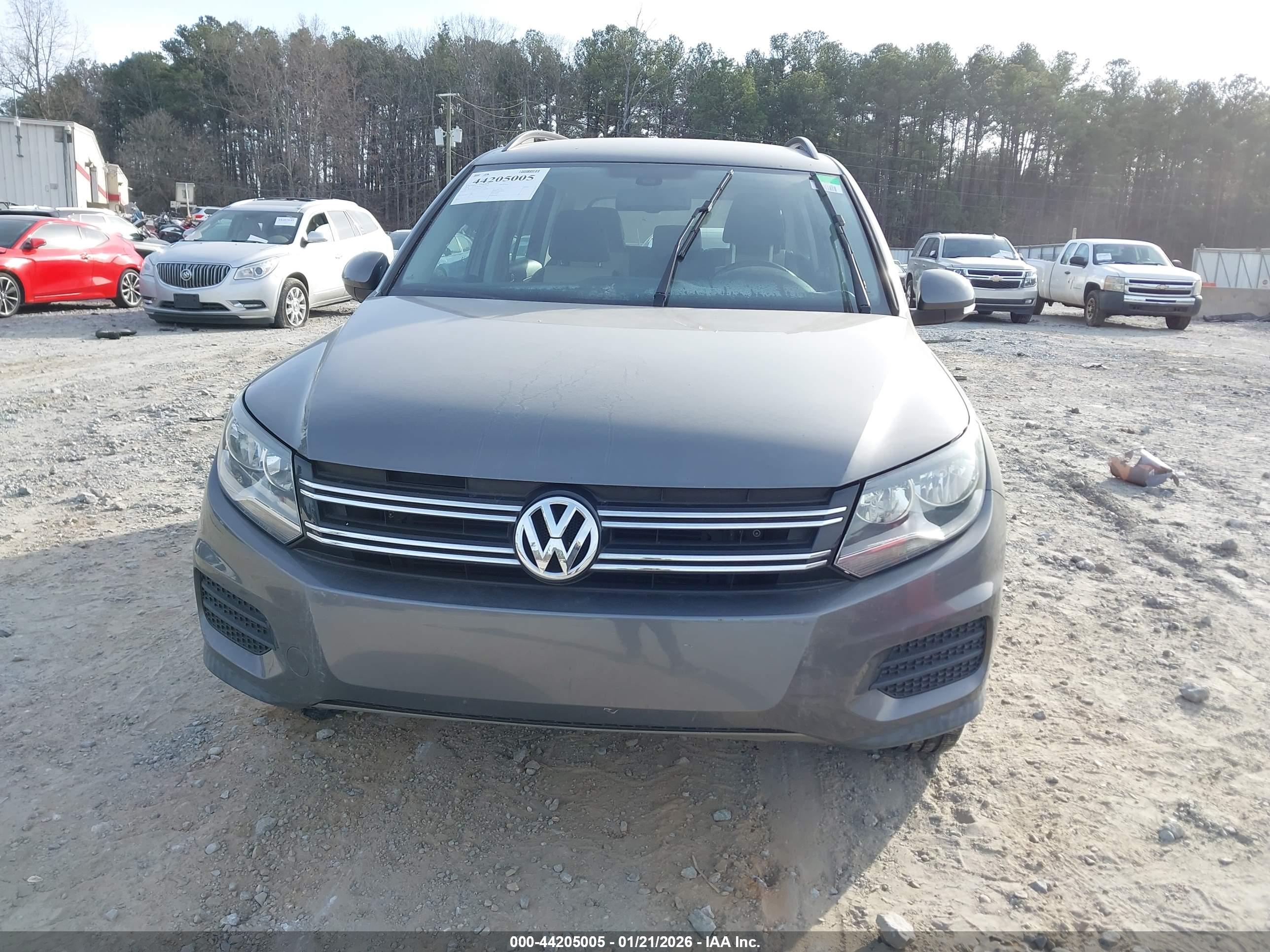 VOLKSWAGEN TIGUAN image 6