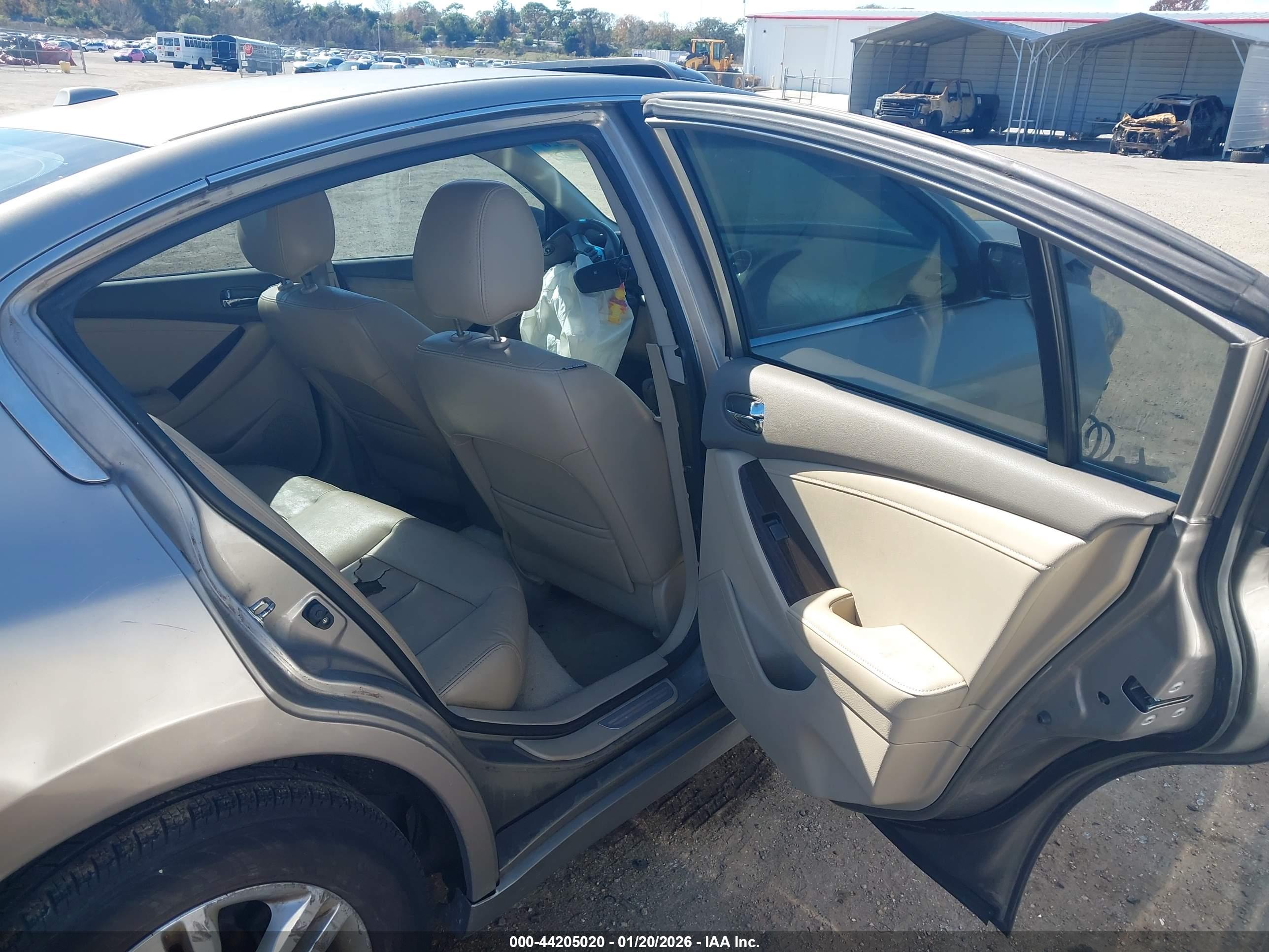 NISSAN ALTIMA image 8