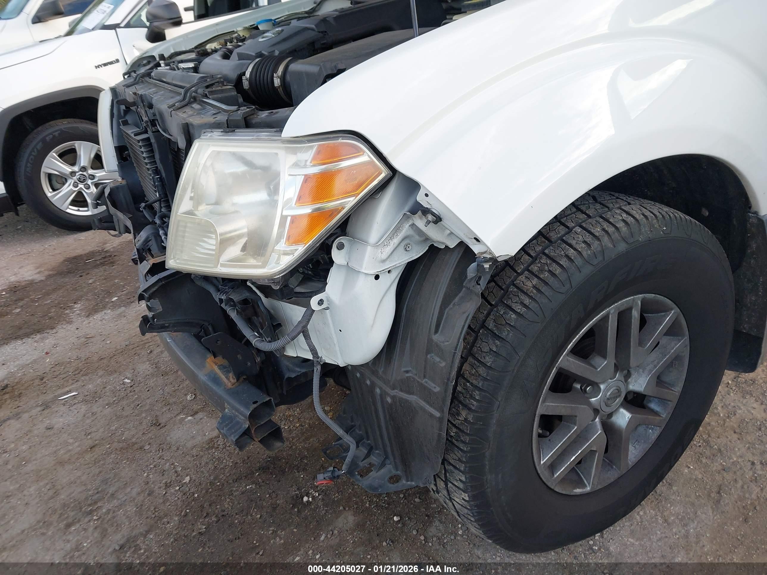 NISSAN FRONTIER image 6