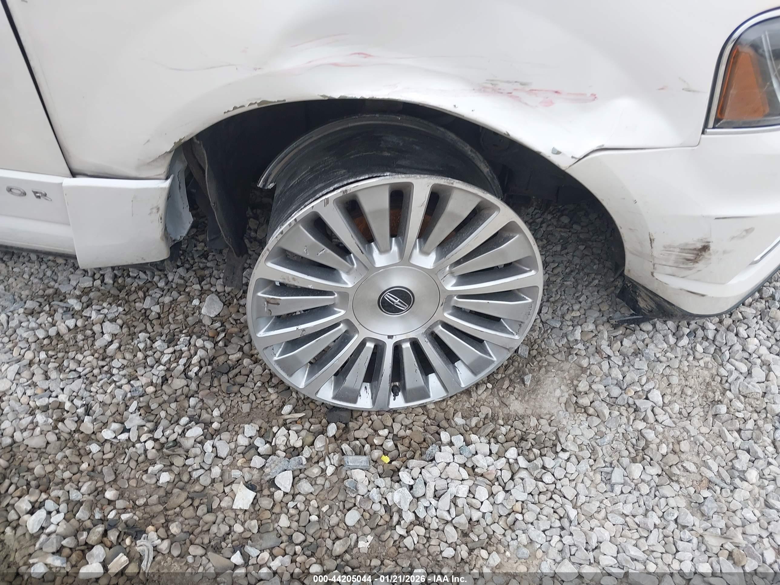 LINCOLN NAVIGATOR image 6