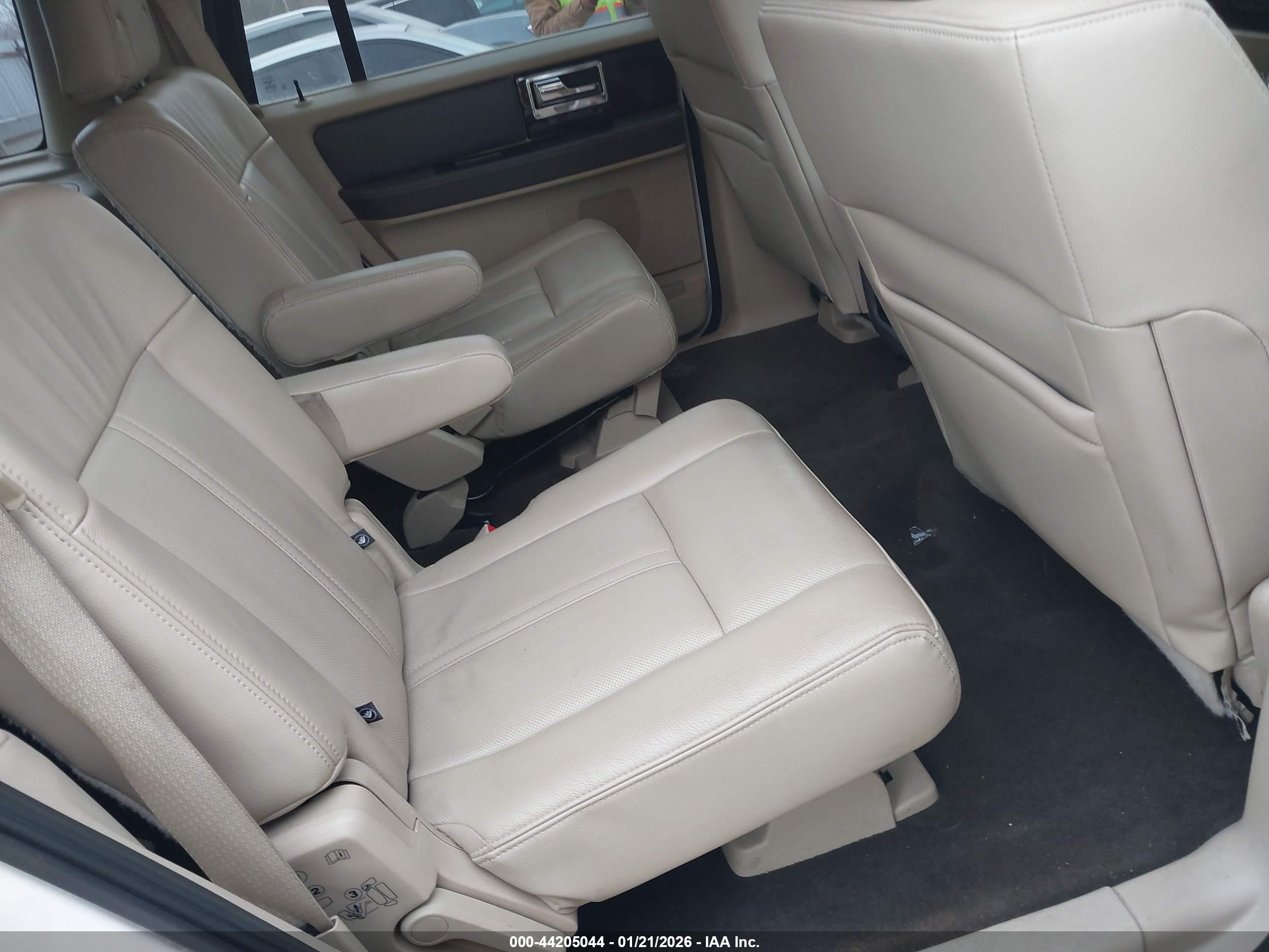 LINCOLN NAVIGATOR image 8
