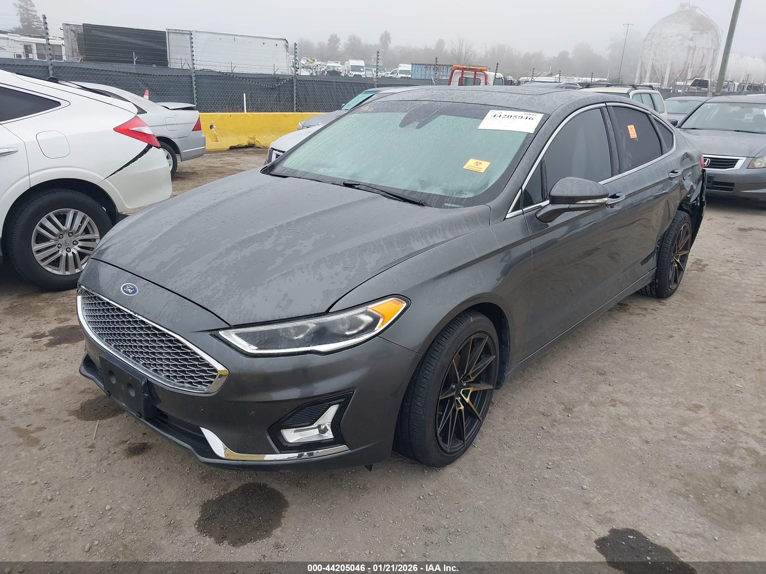 FORD FUSION image 2