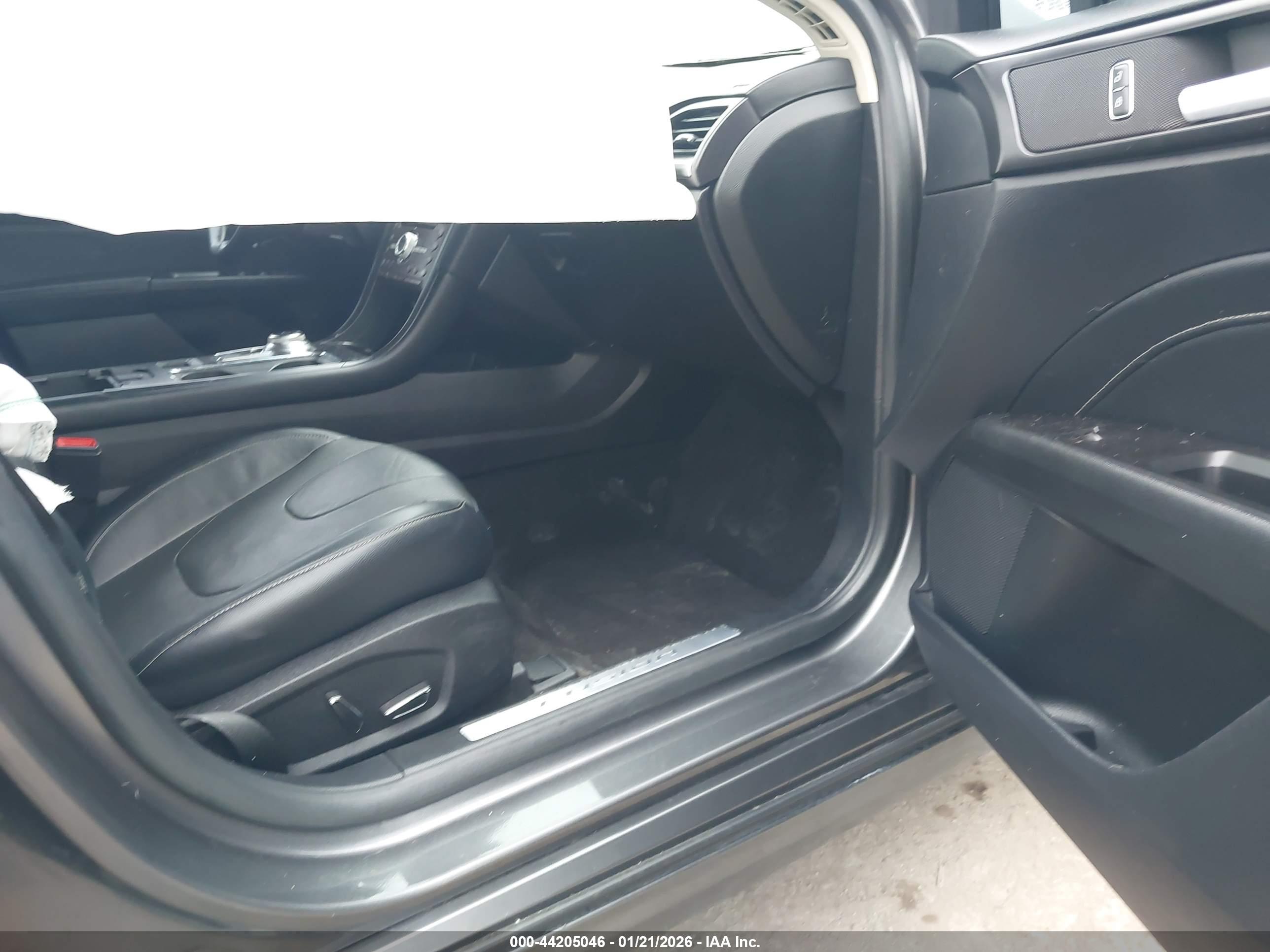 FORD FUSION image 5