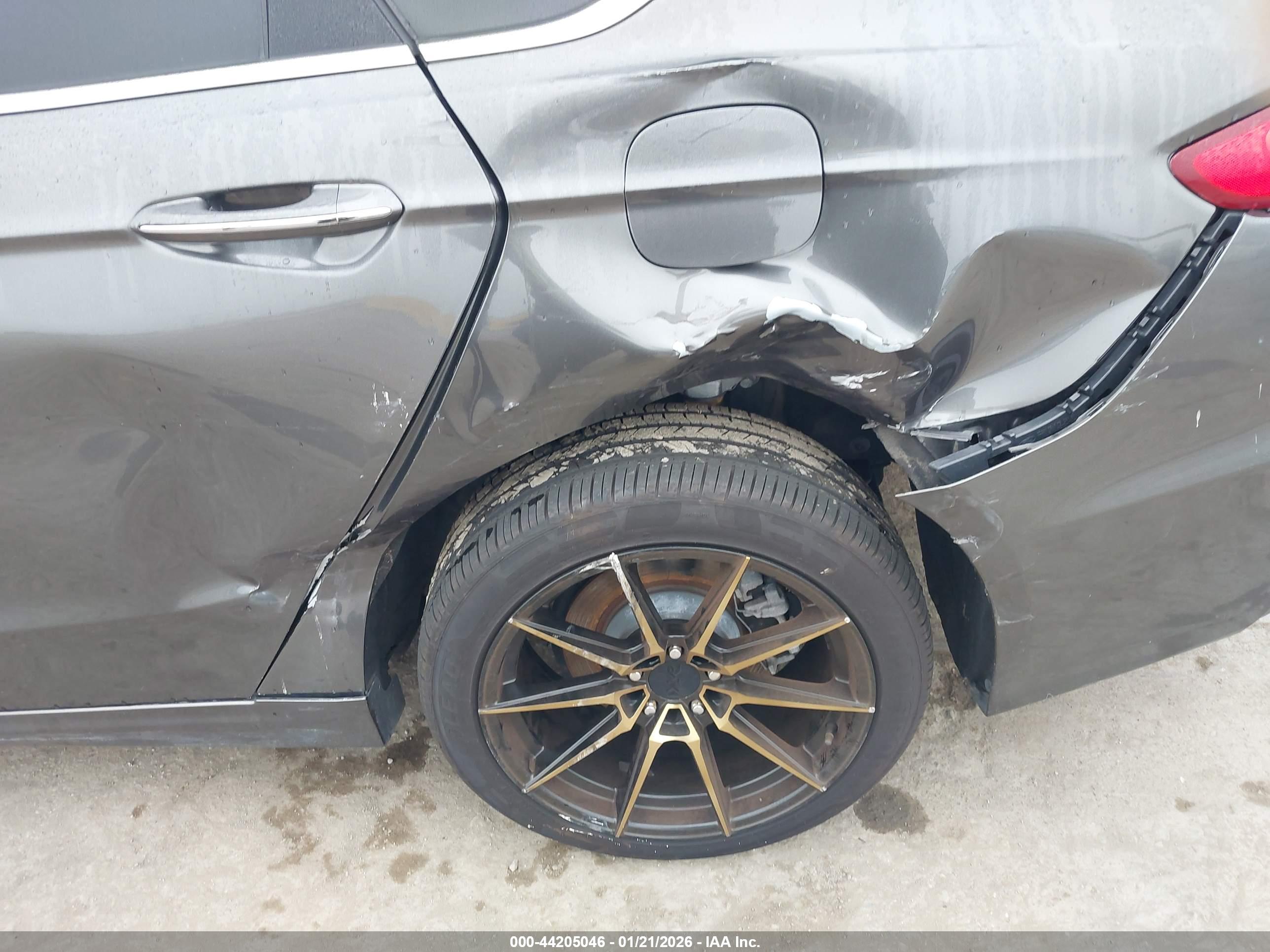 FORD FUSION image 6
