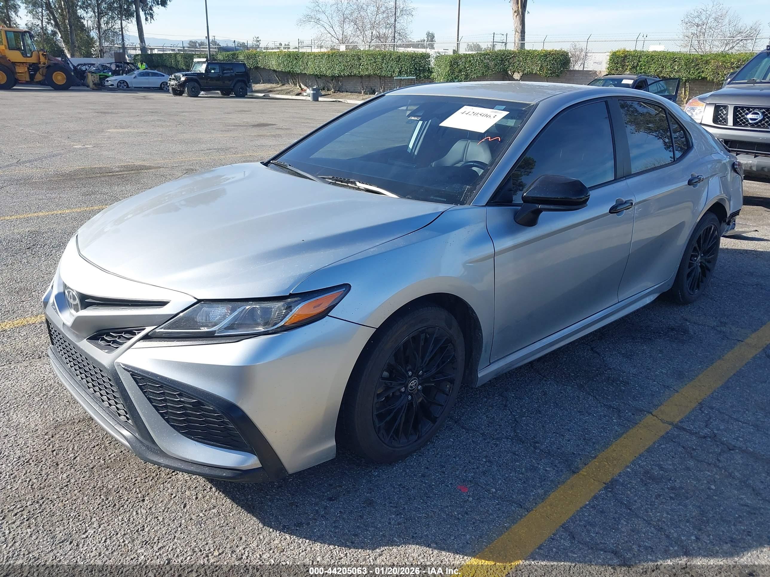 TOYOTA CAMRY image 2