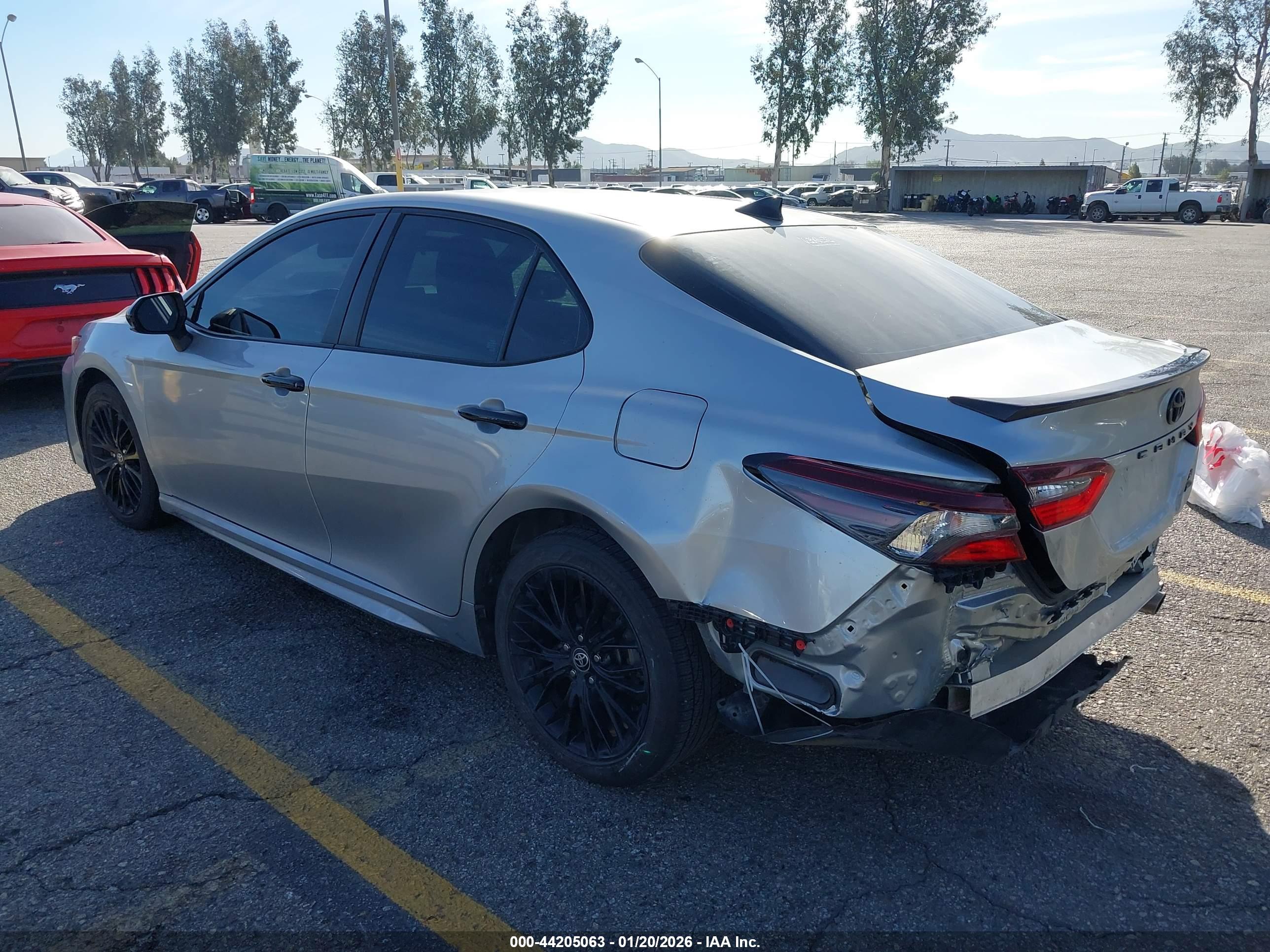 TOYOTA CAMRY image 3