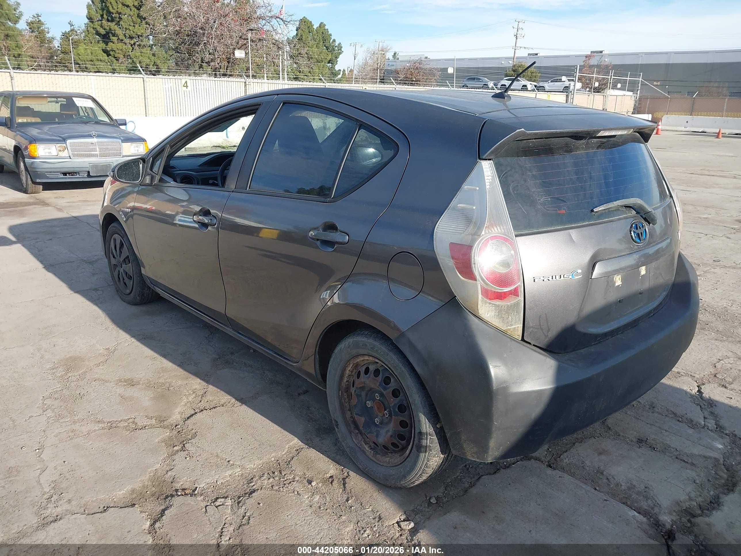 TOYOTA PRIUS image 3