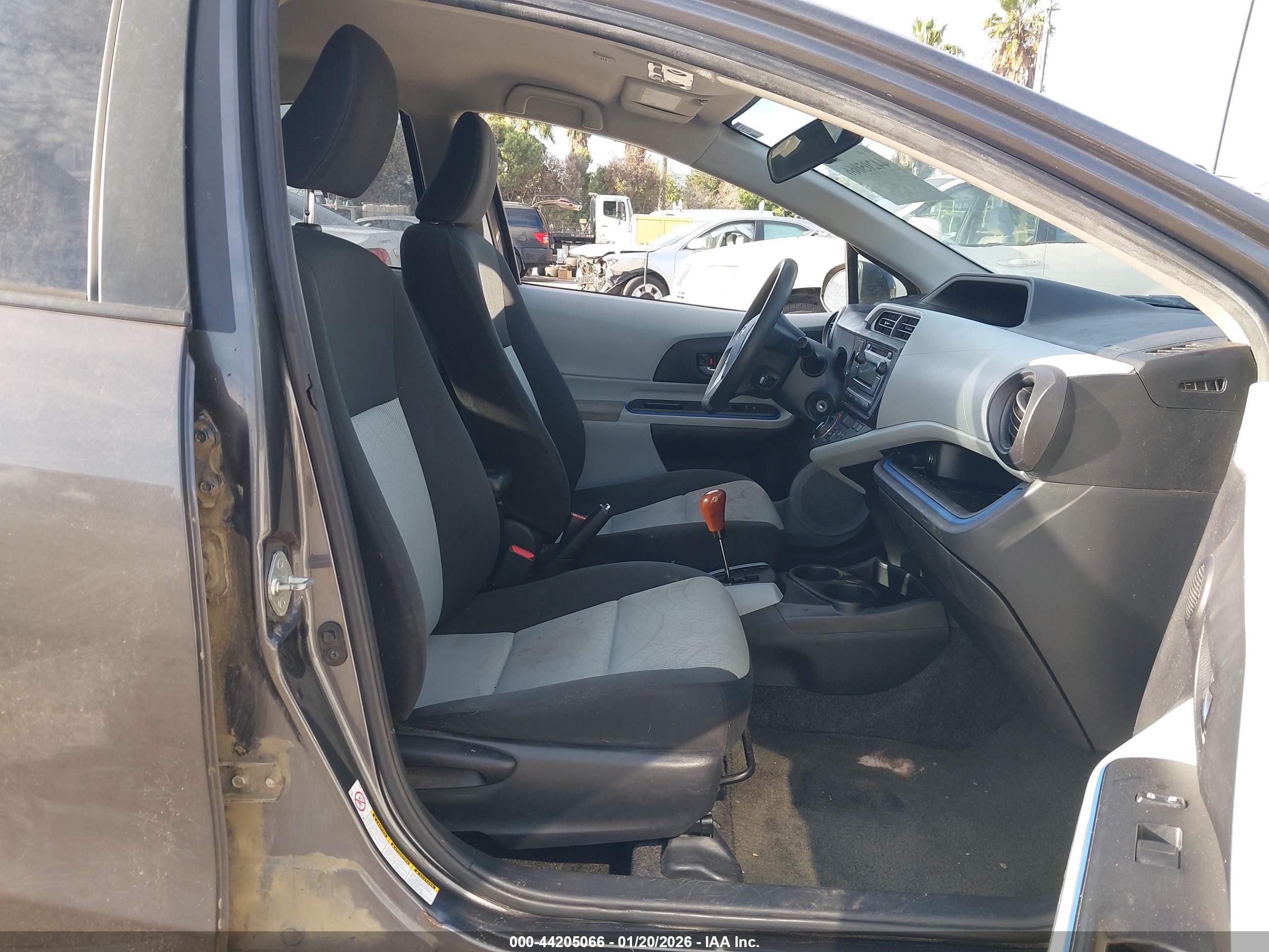 TOYOTA PRIUS image 5