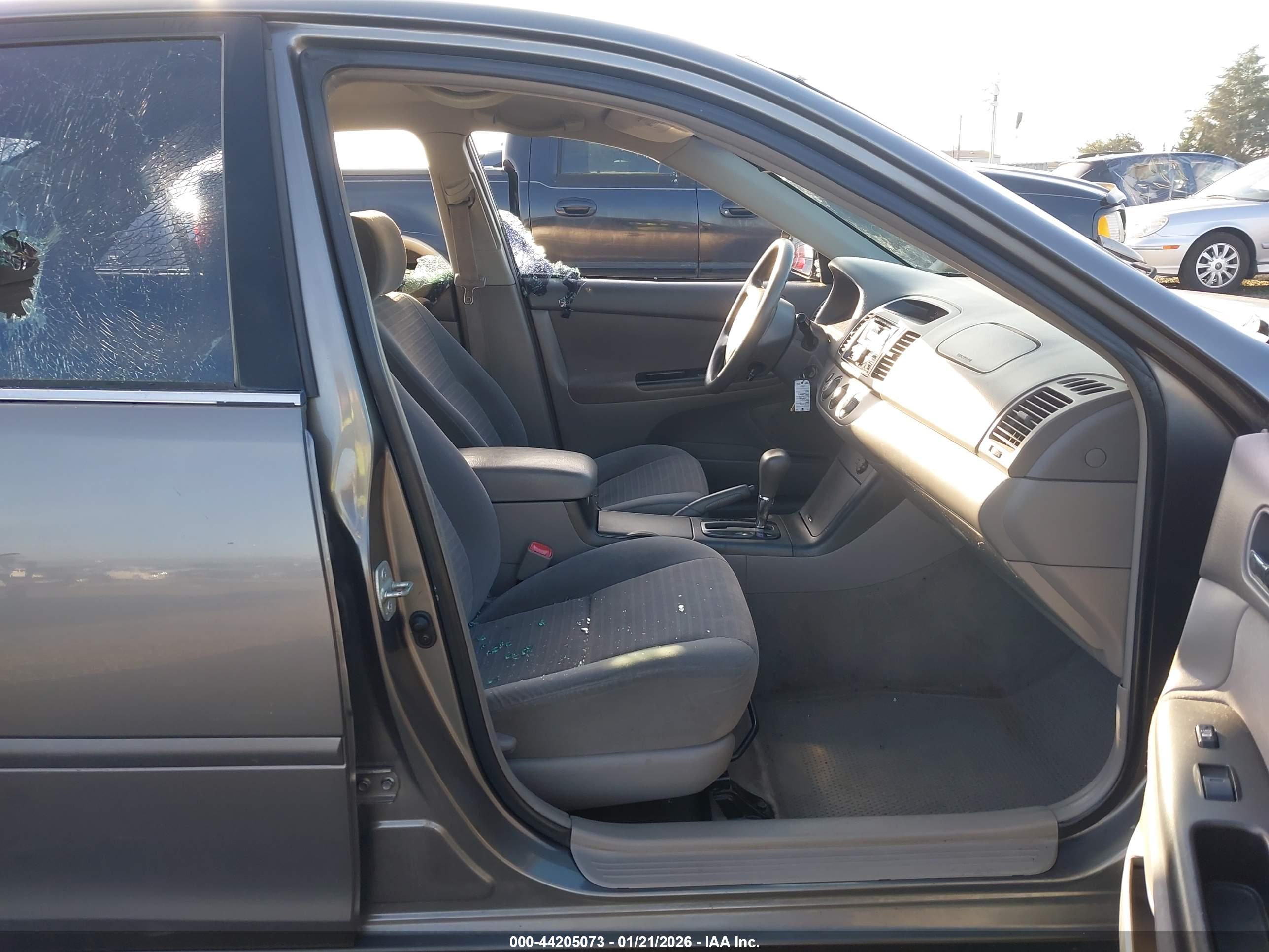 TOYOTA CAMRY image 5