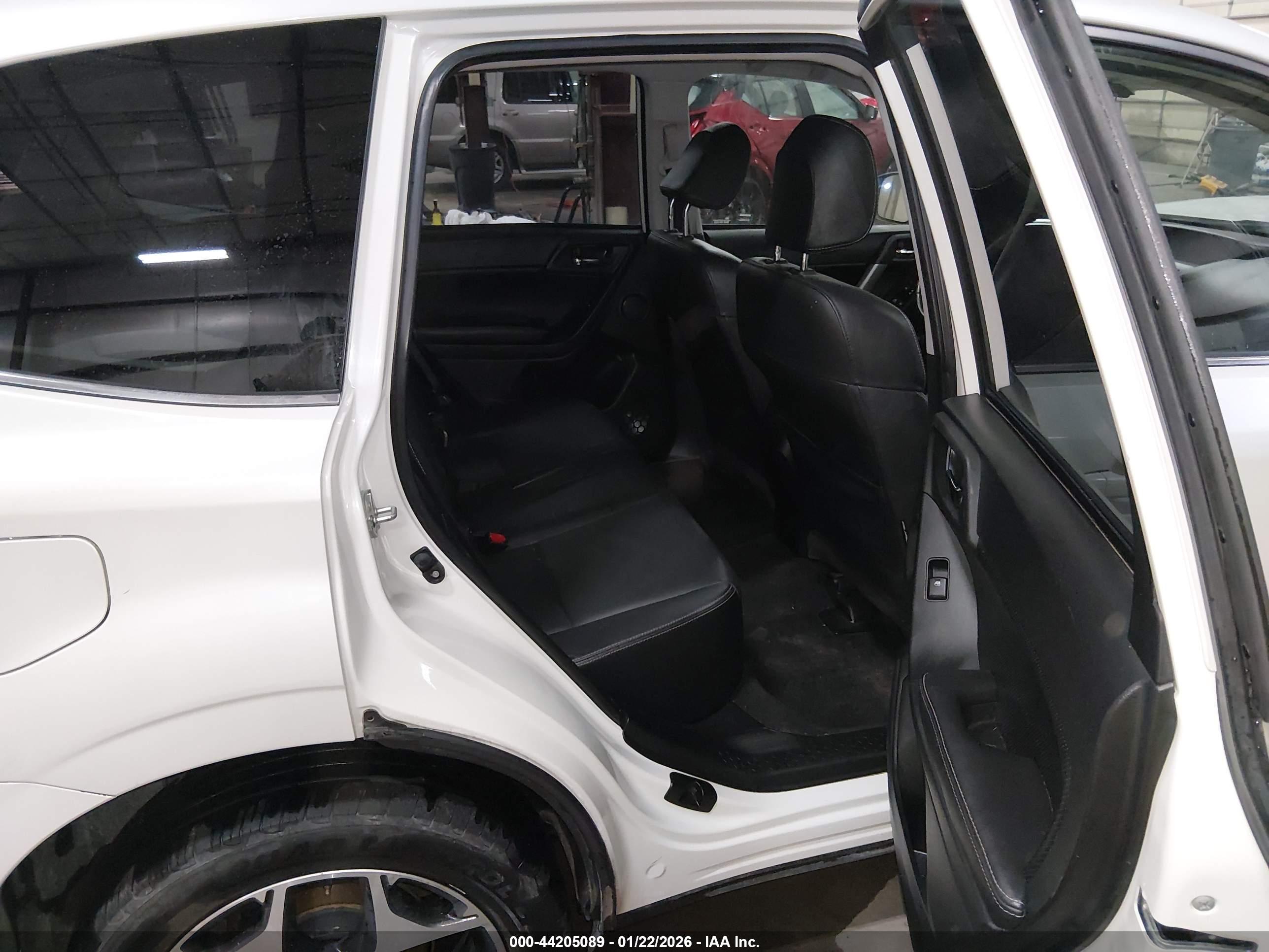 SUBARU FORESTER image 8