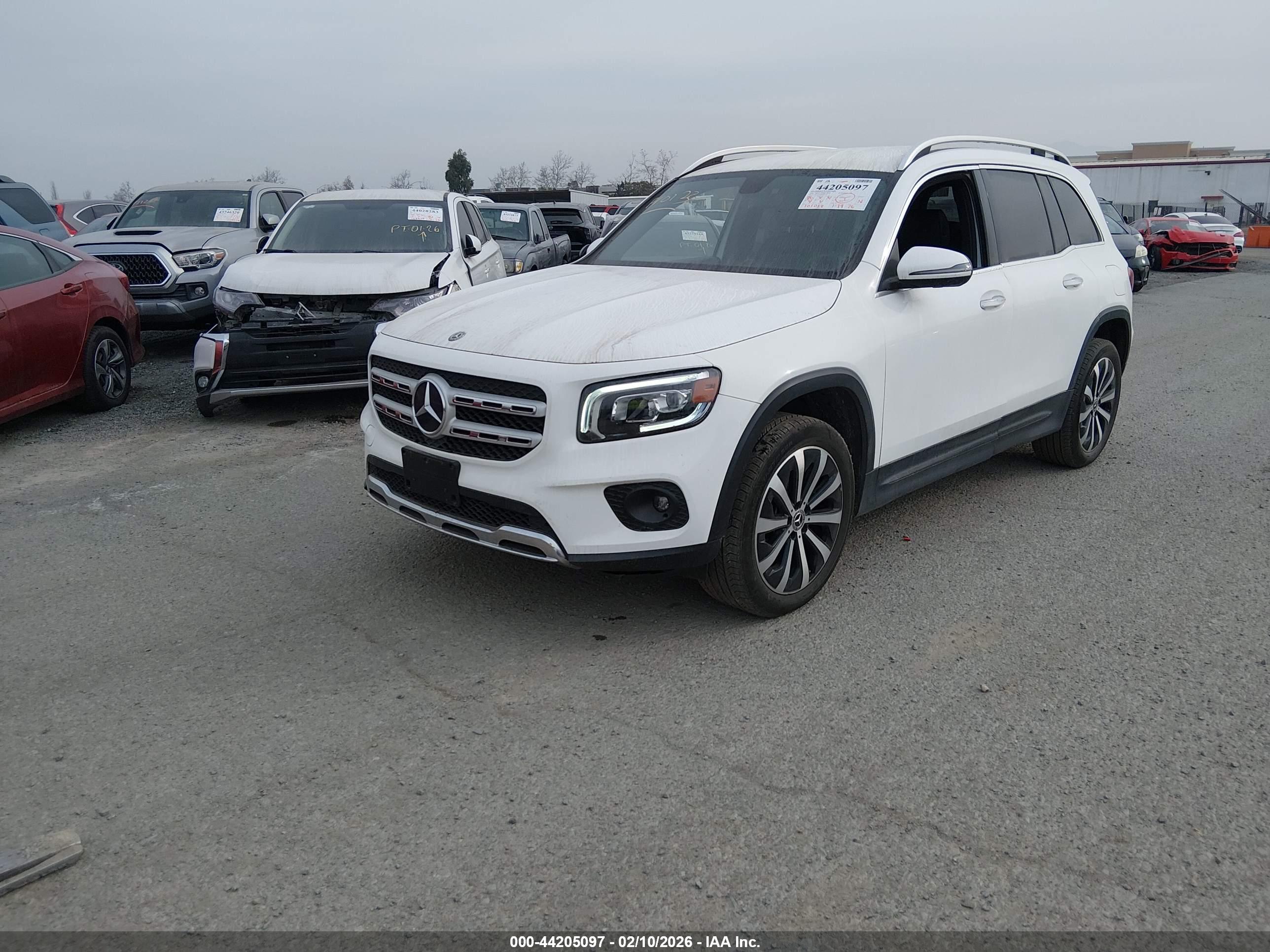 MERCEDES-BENZ GLB image 2