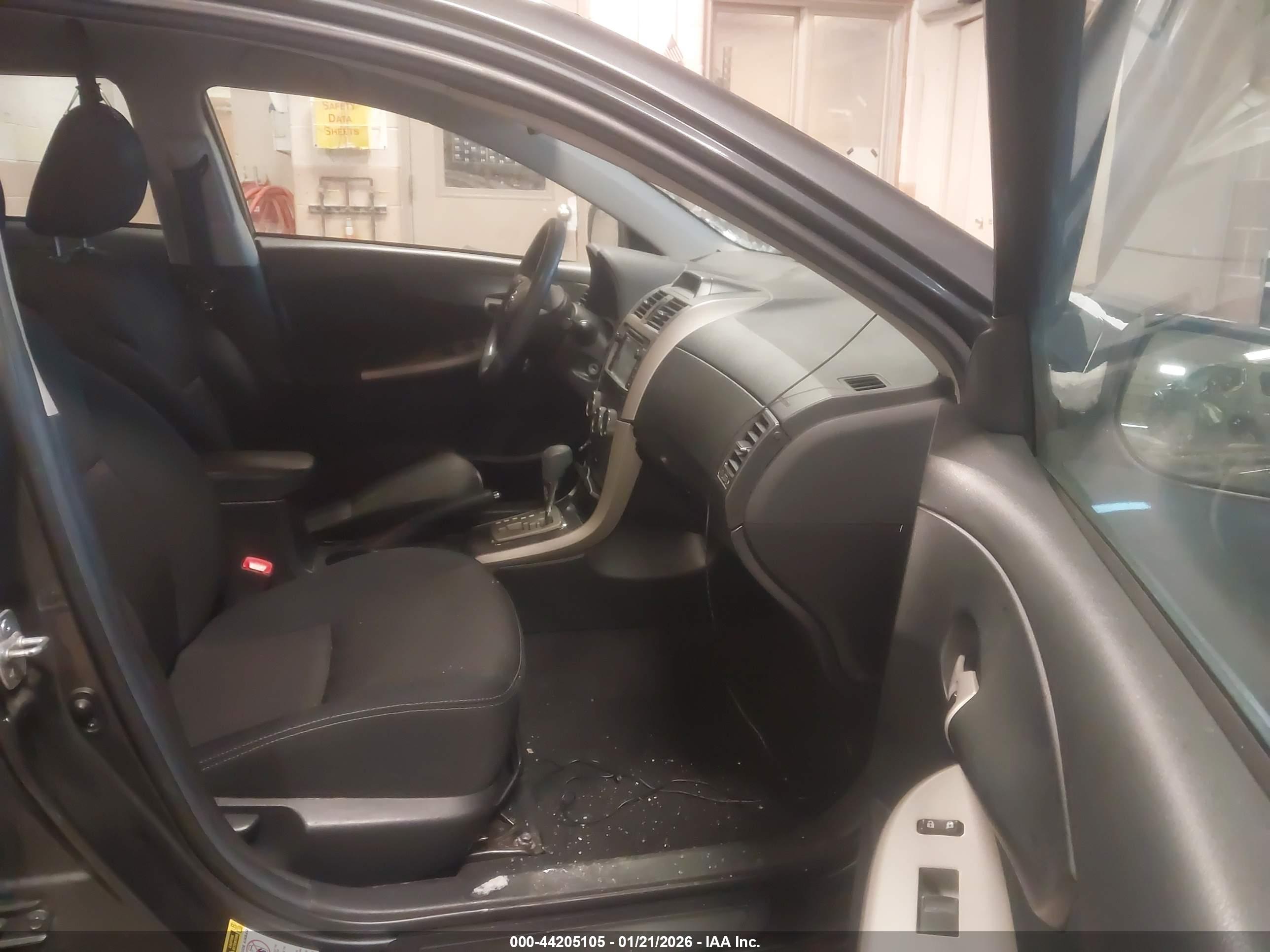 TOYOTA COROLLA image 5