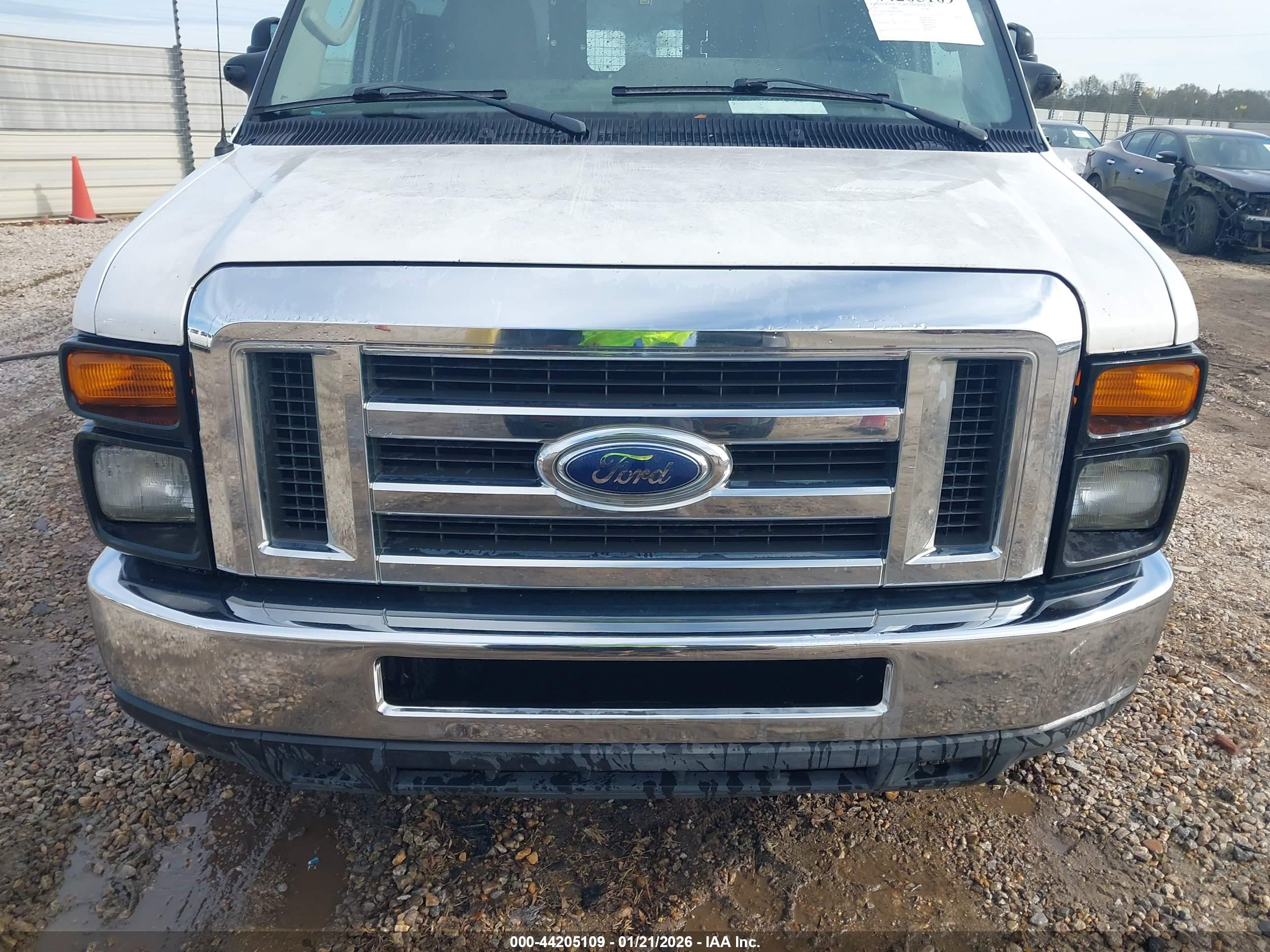 FORD E-150 image 6