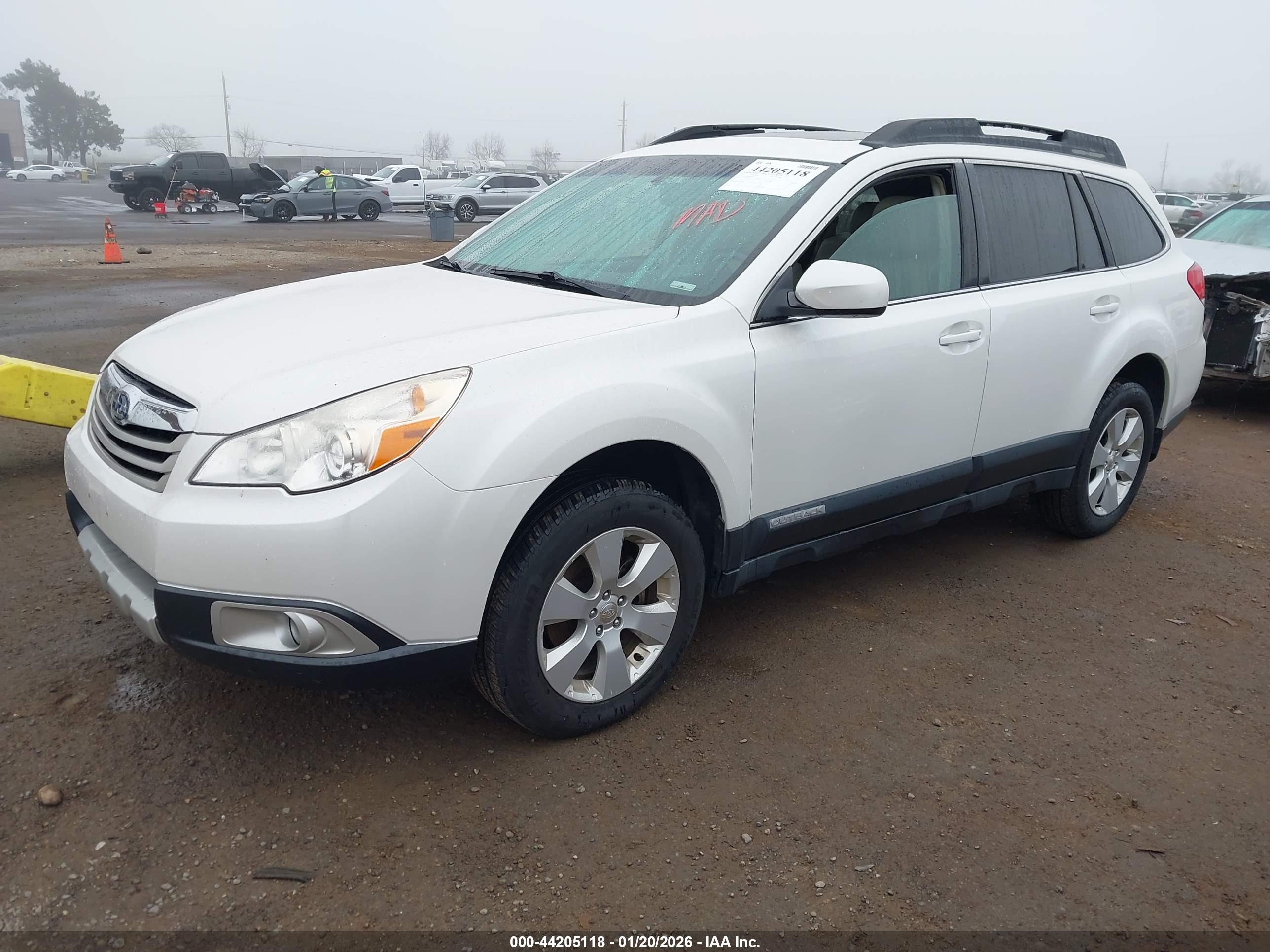 SUBARU OUTBACK image 2