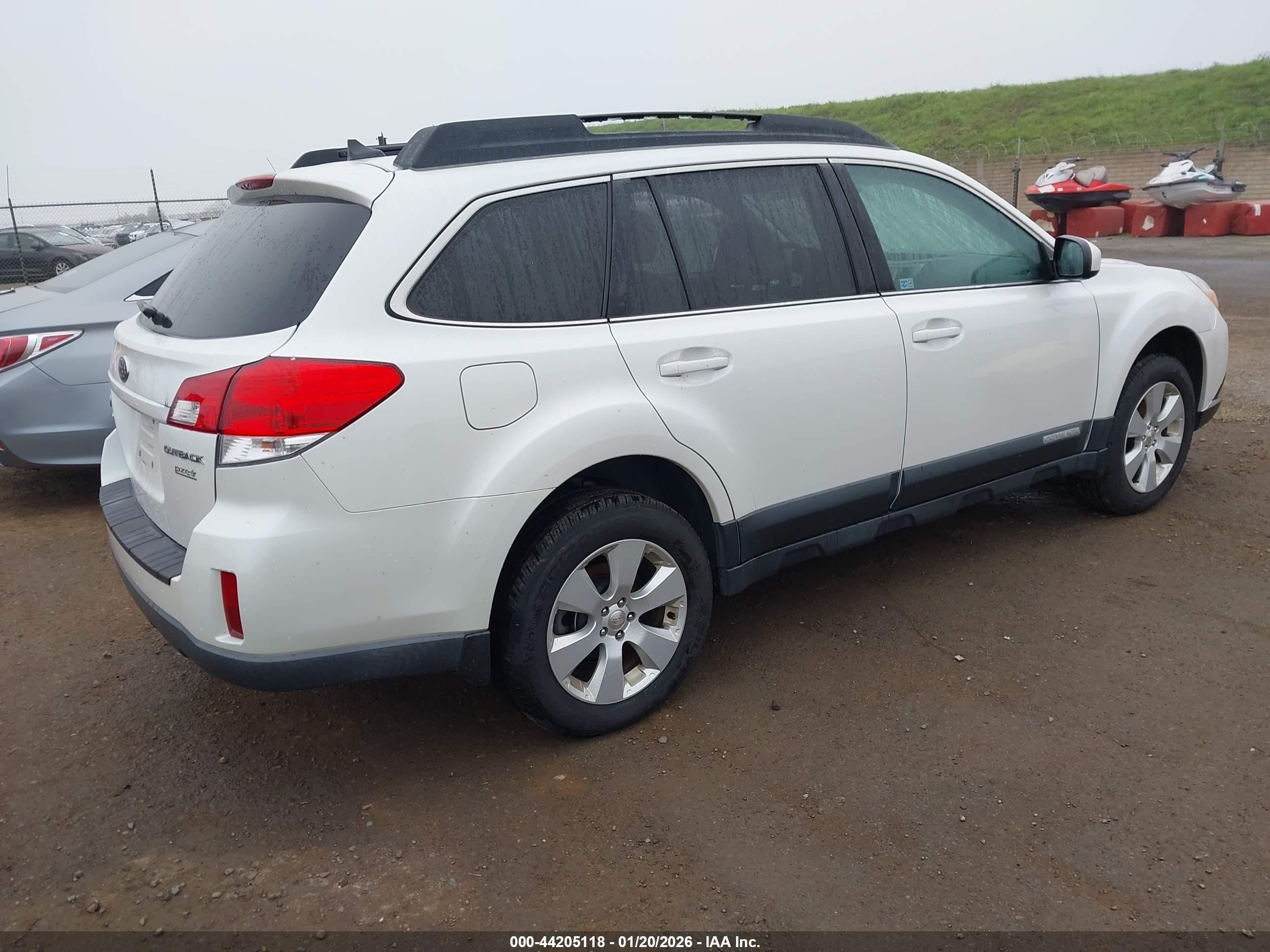 SUBARU OUTBACK image 4