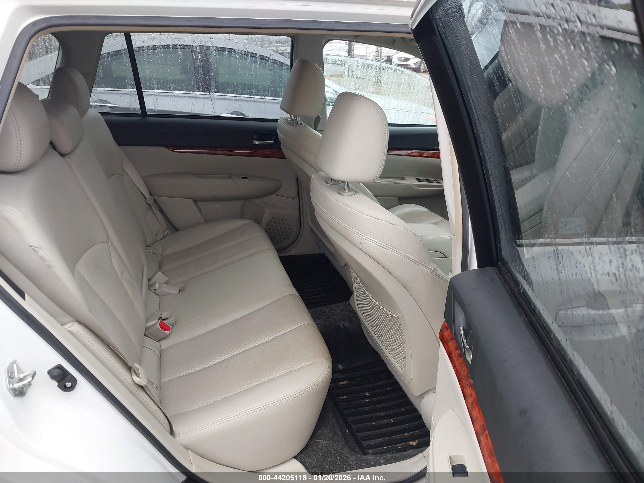 SUBARU OUTBACK image 8