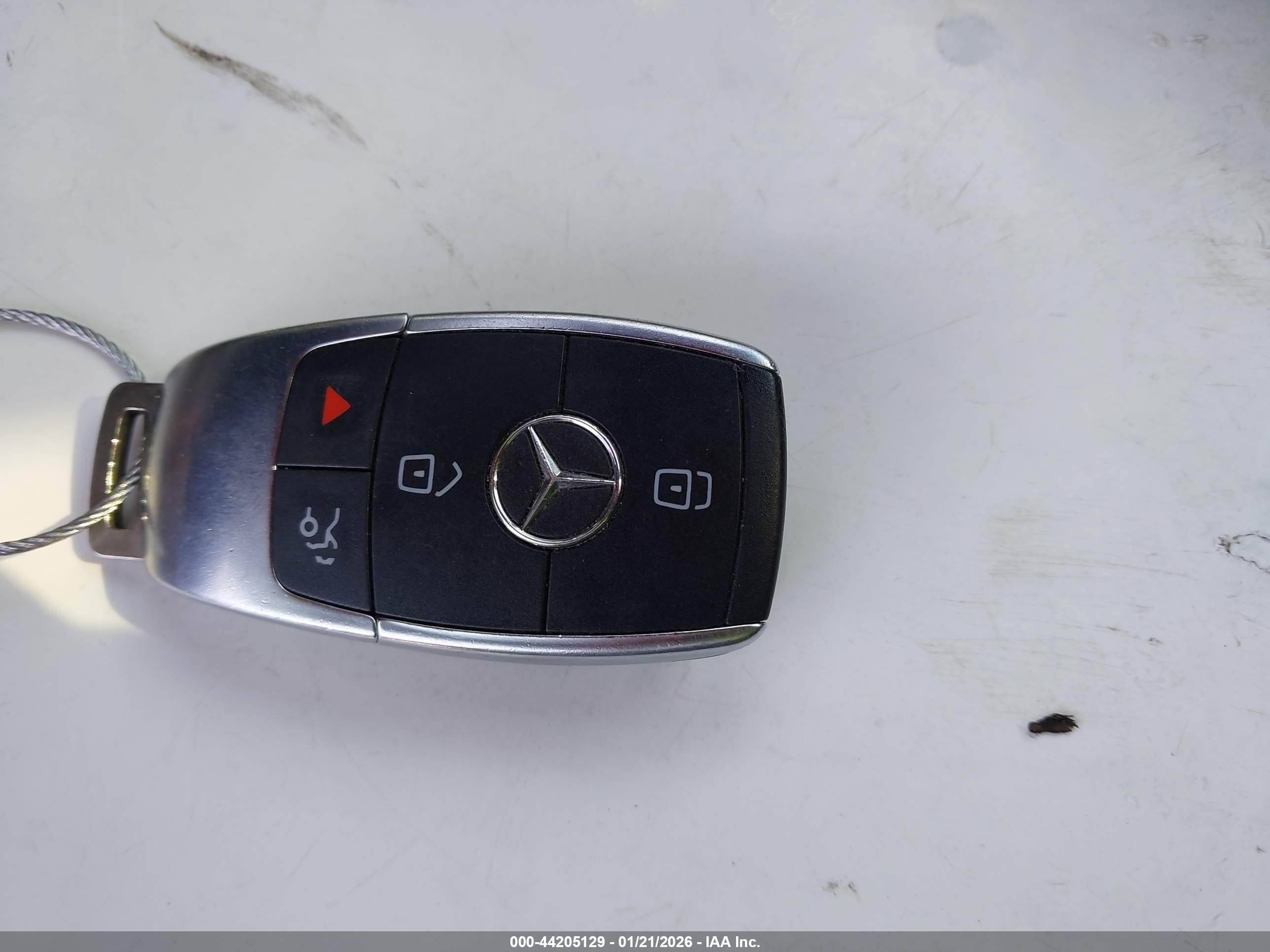 MERCEDES-BENZ GLC image 11