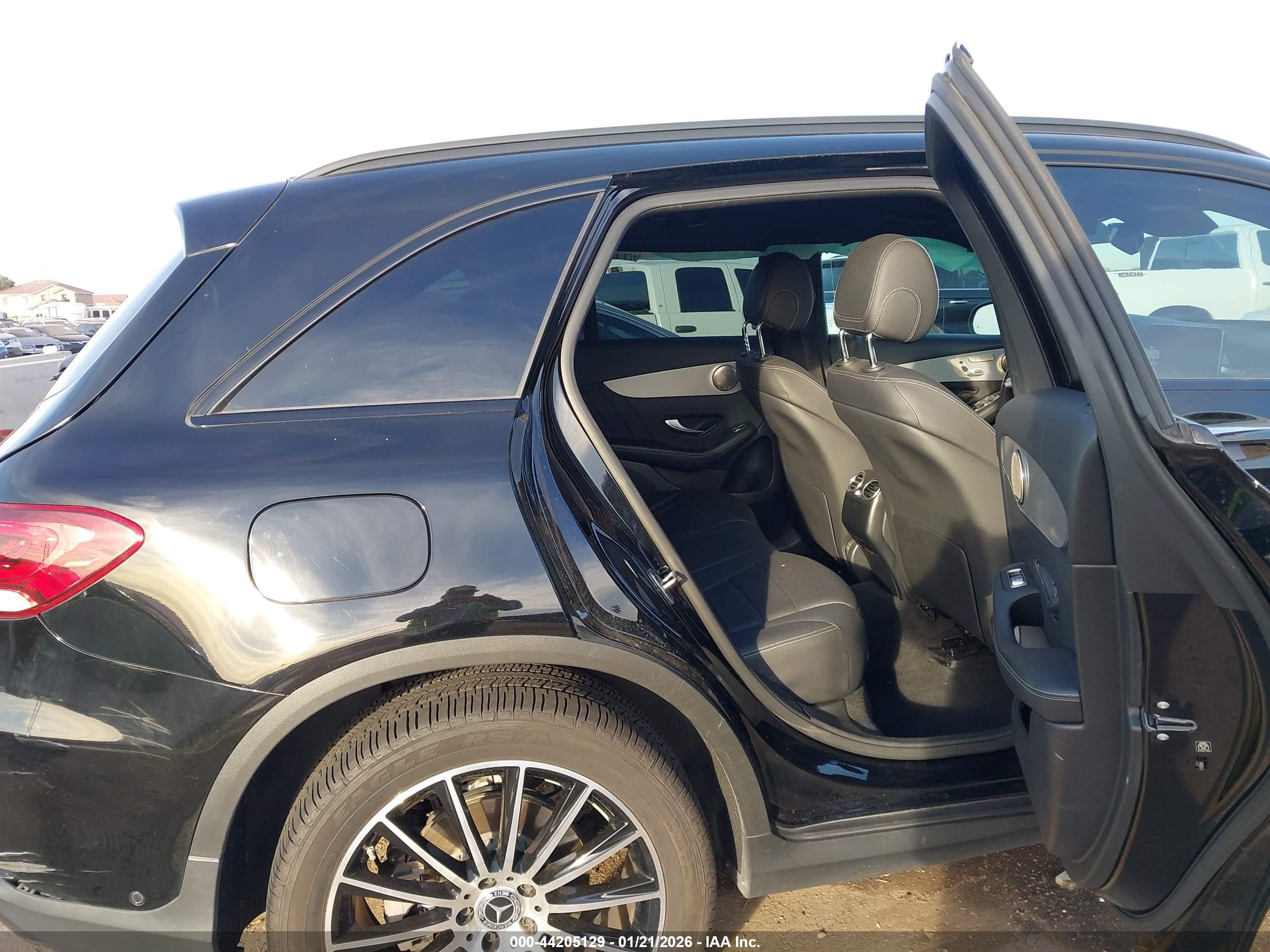 MERCEDES-BENZ GLC image 8