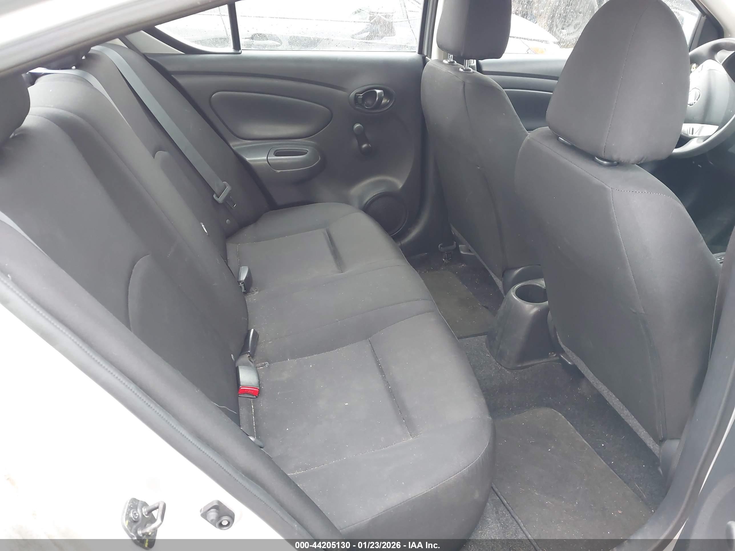 NISSAN VERSA image 8