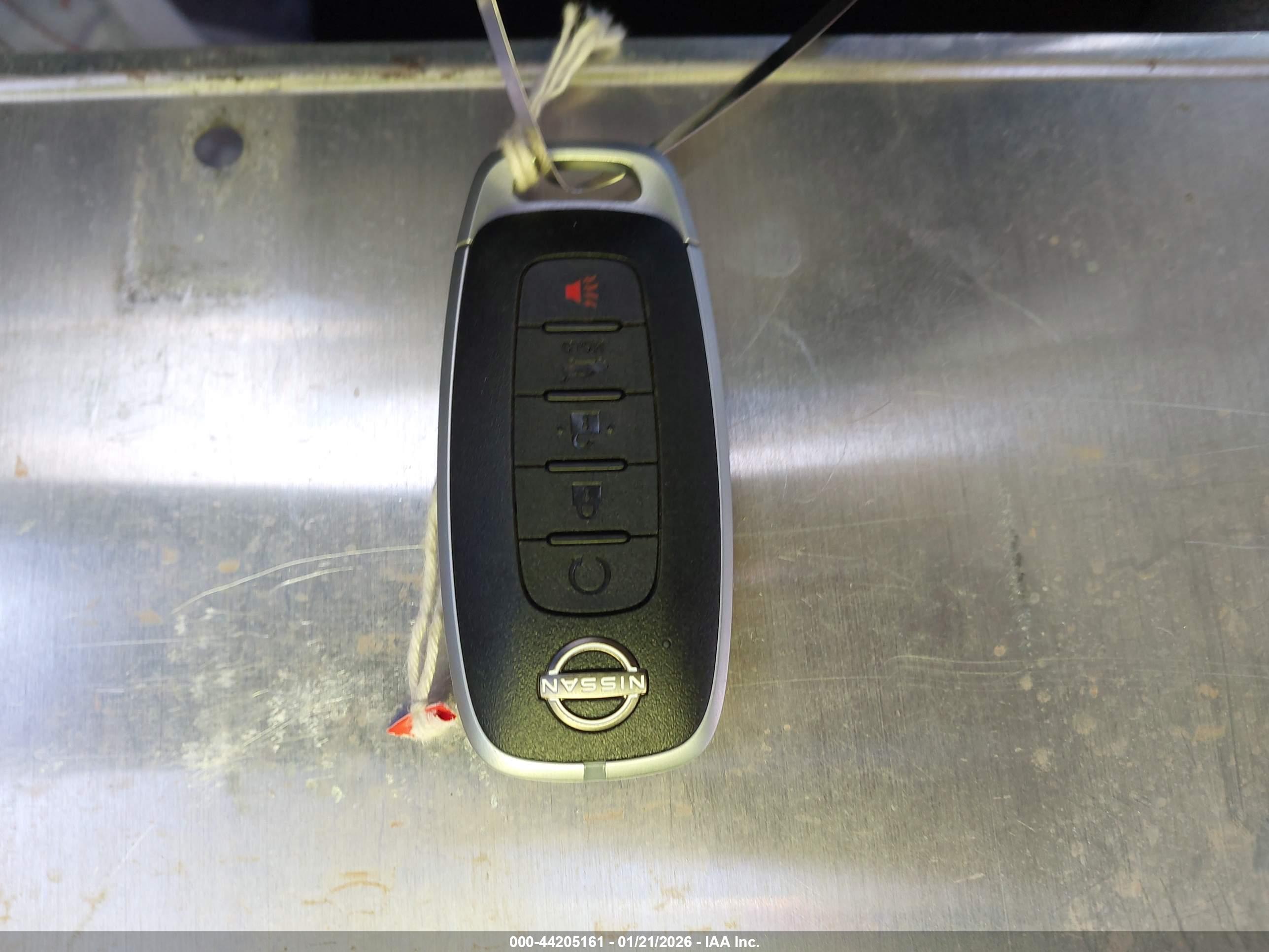 NISSAN ROGUE image 11
