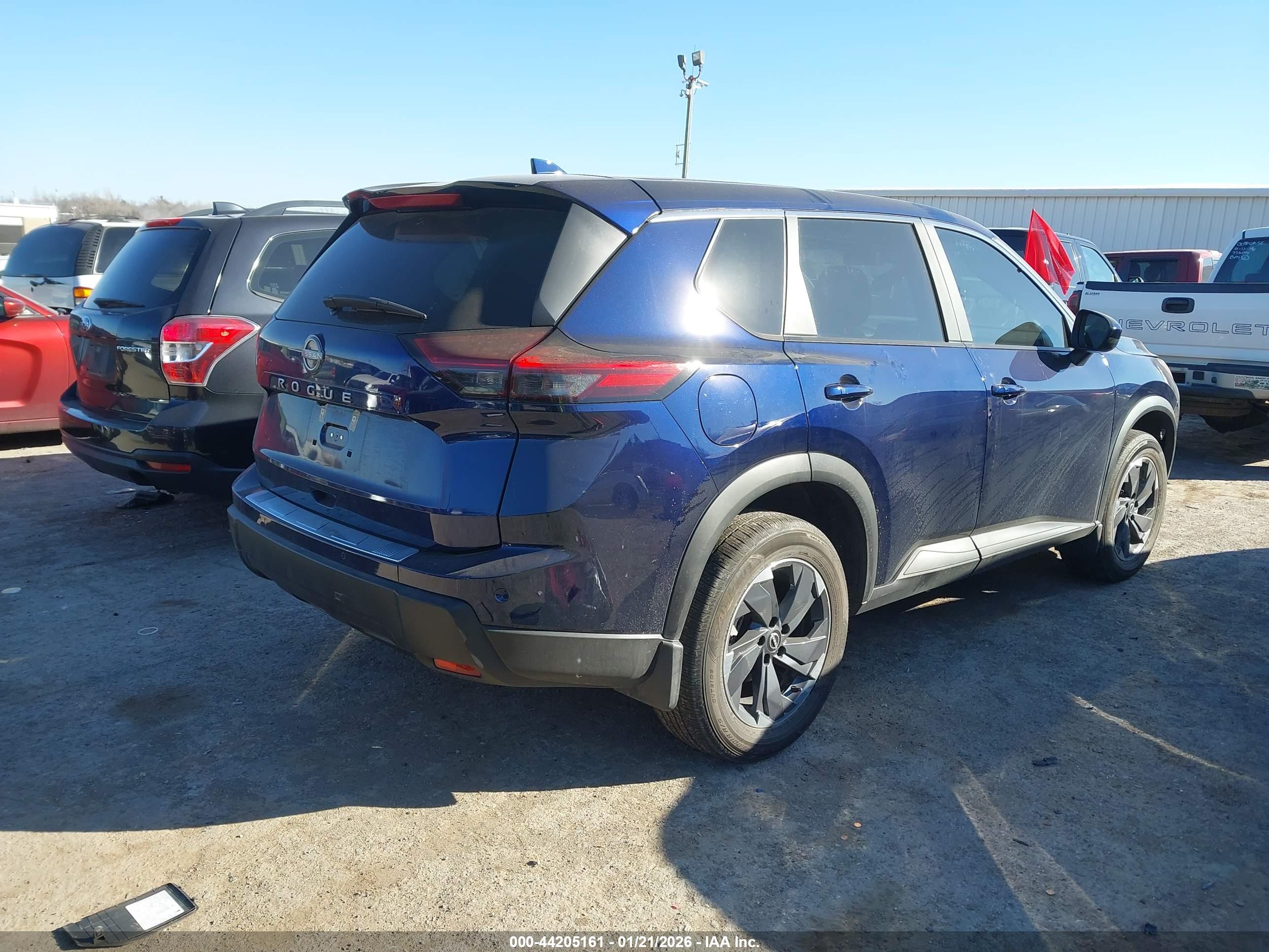 NISSAN ROGUE image 4