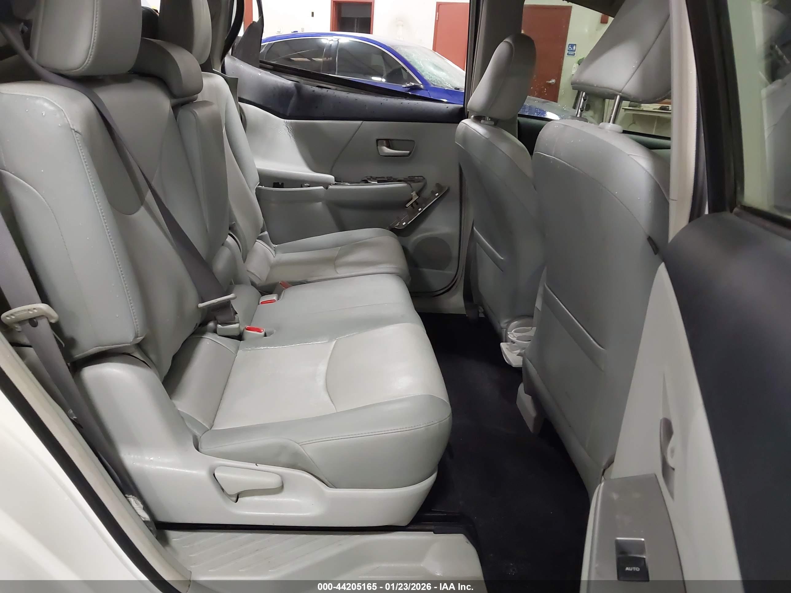 TOYOTA PRIUS image 8
