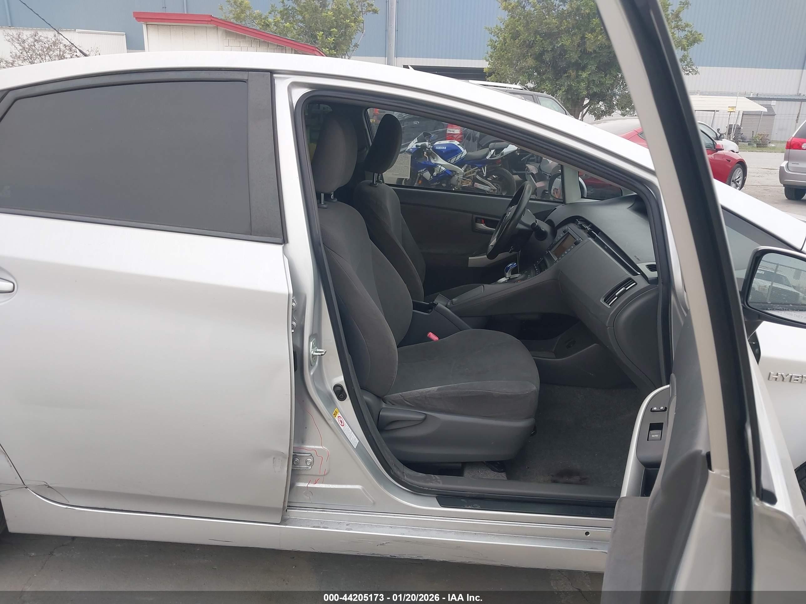 TOYOTA PRIUS image 5