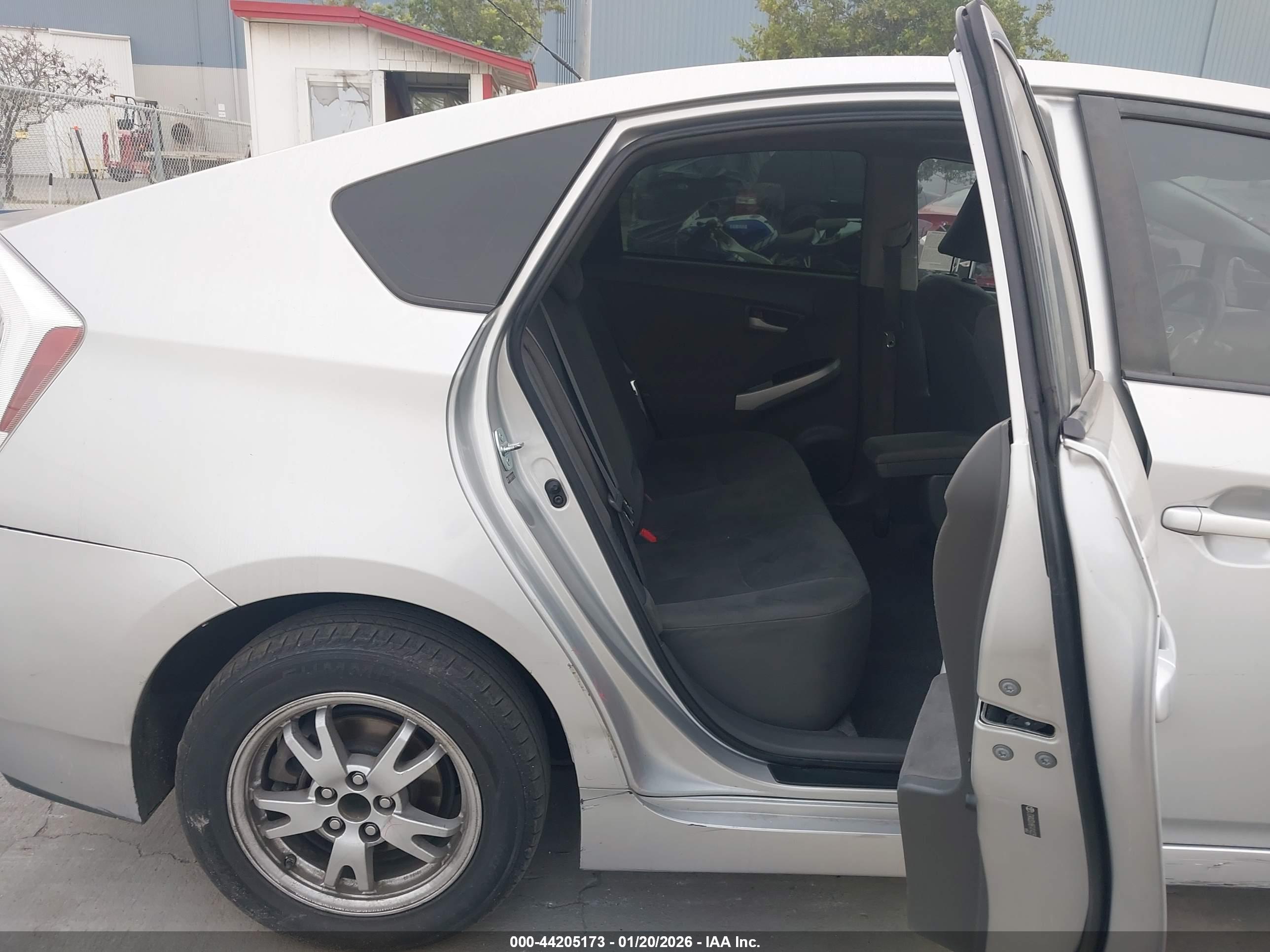 TOYOTA PRIUS image 8