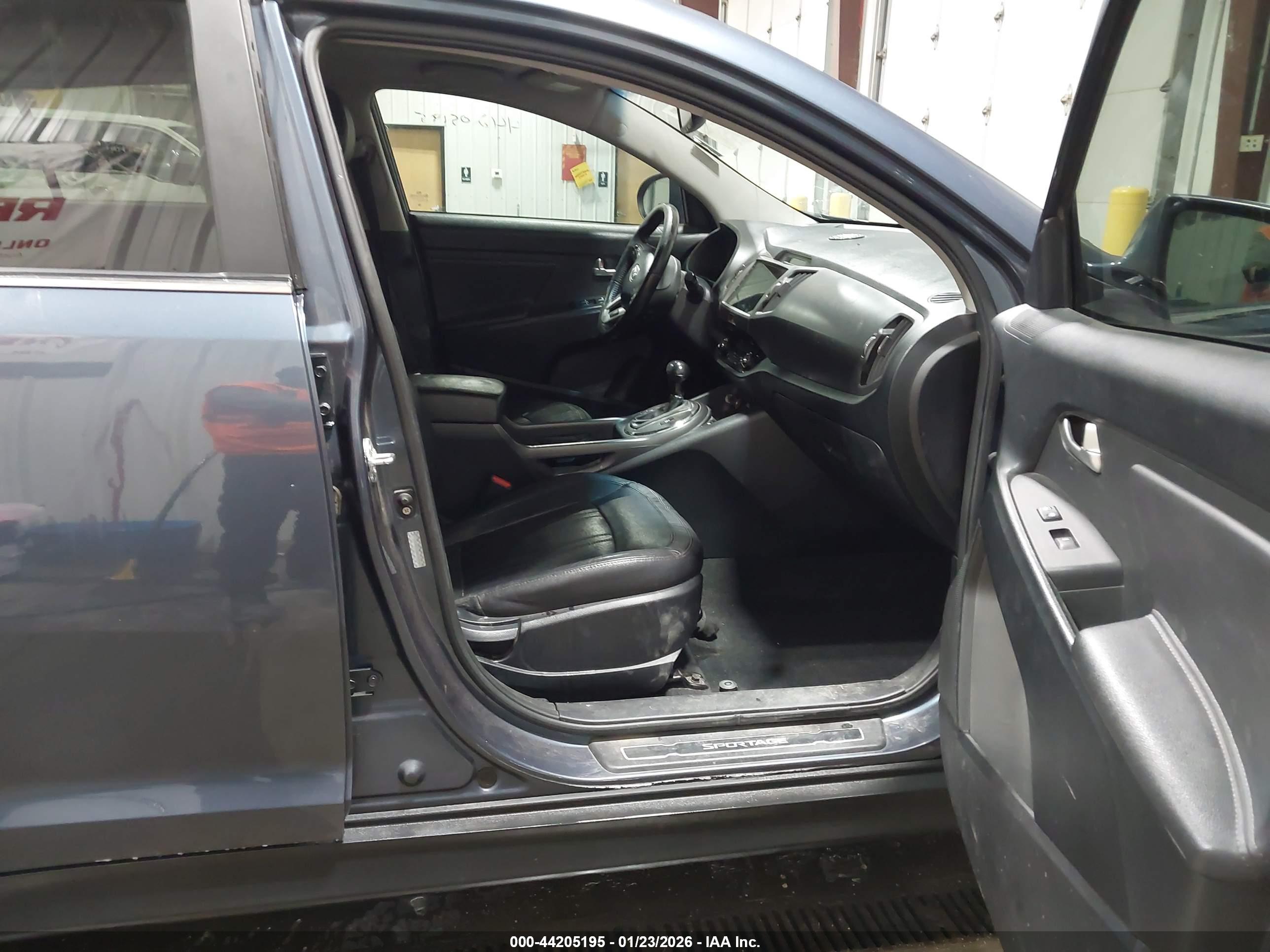 KIA SPORTAGE image 5