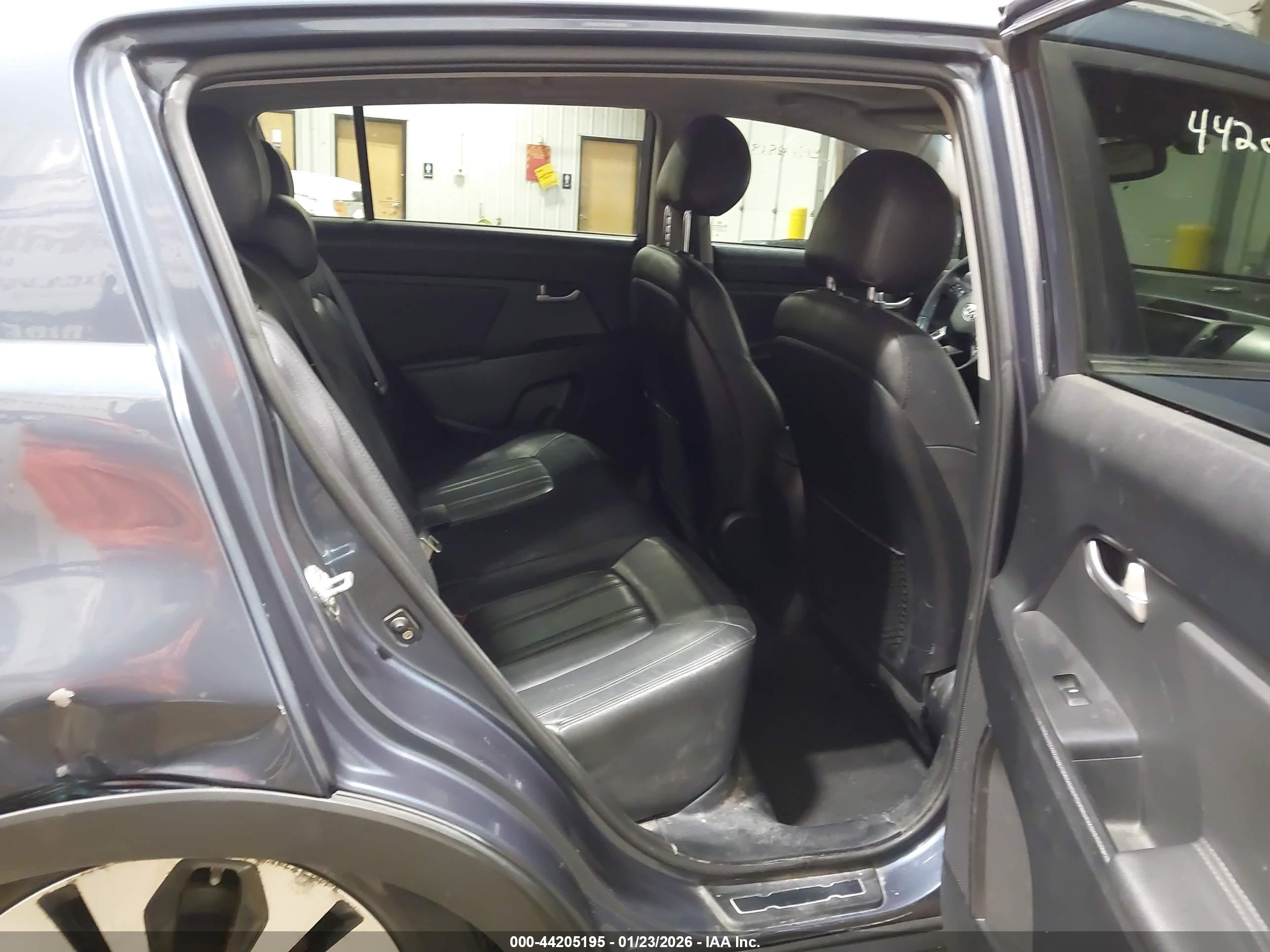 KIA SPORTAGE image 8