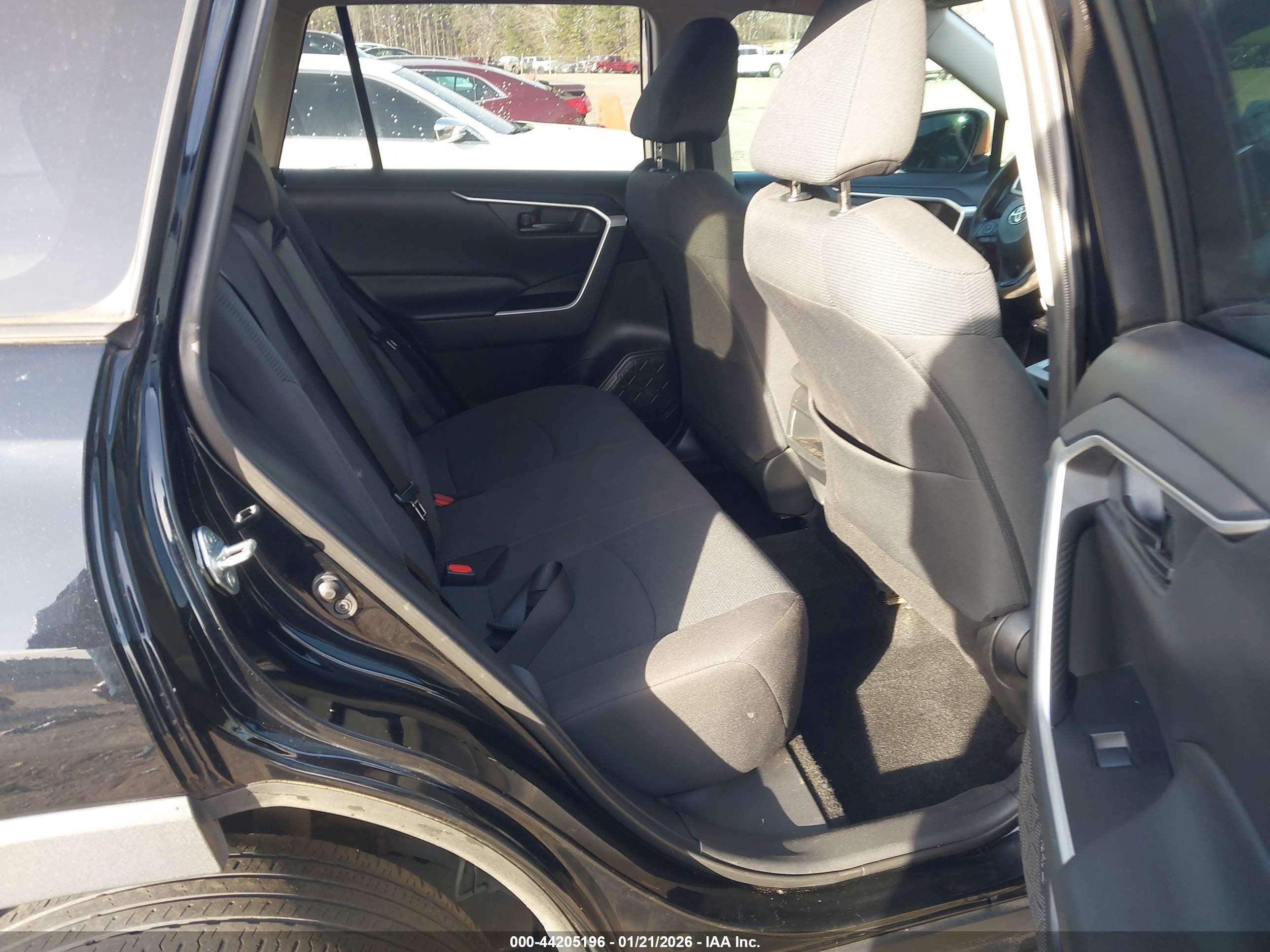 TOYOTA RAV4 image 8