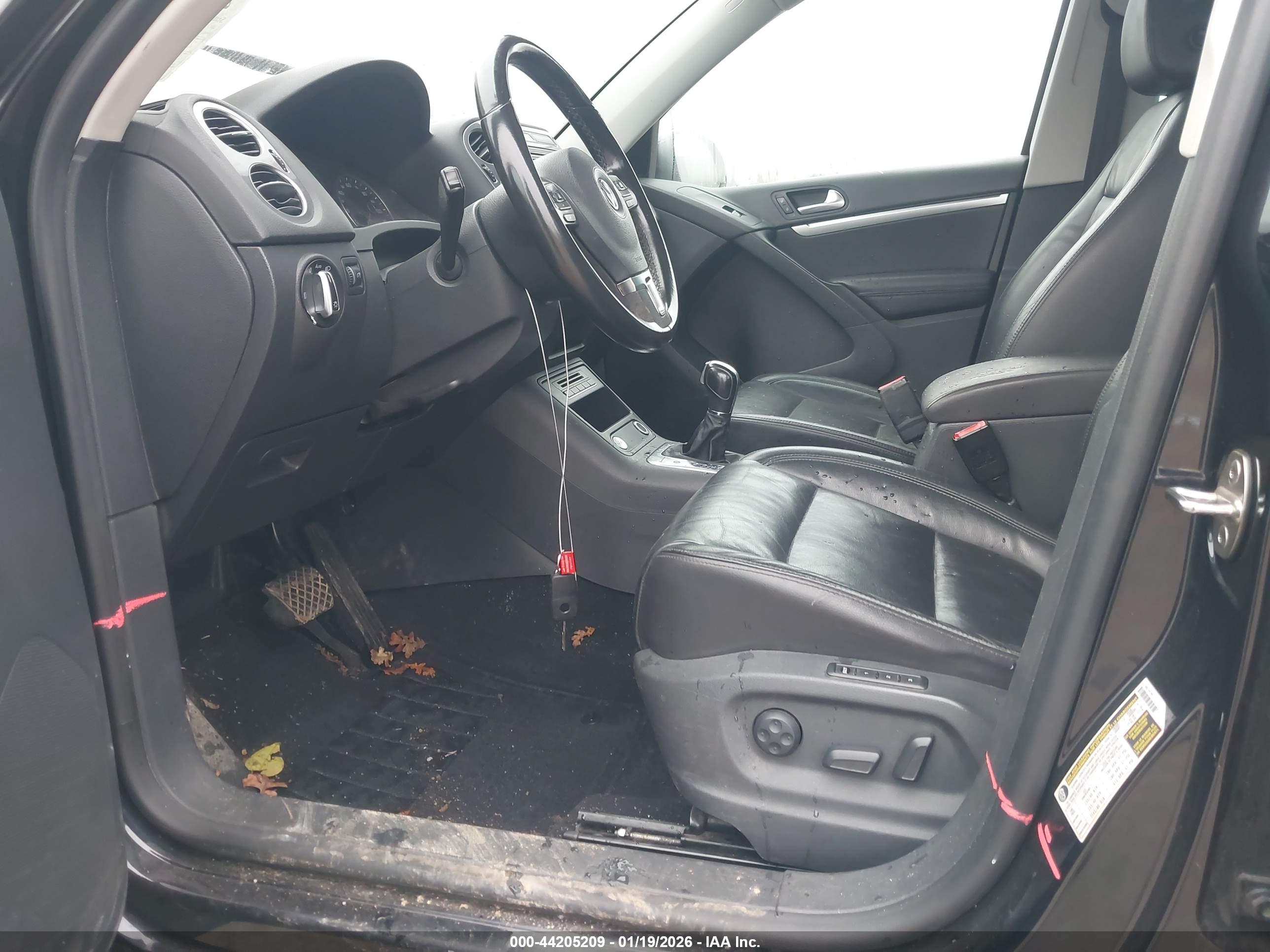 VOLKSWAGEN TIGUAN image 6