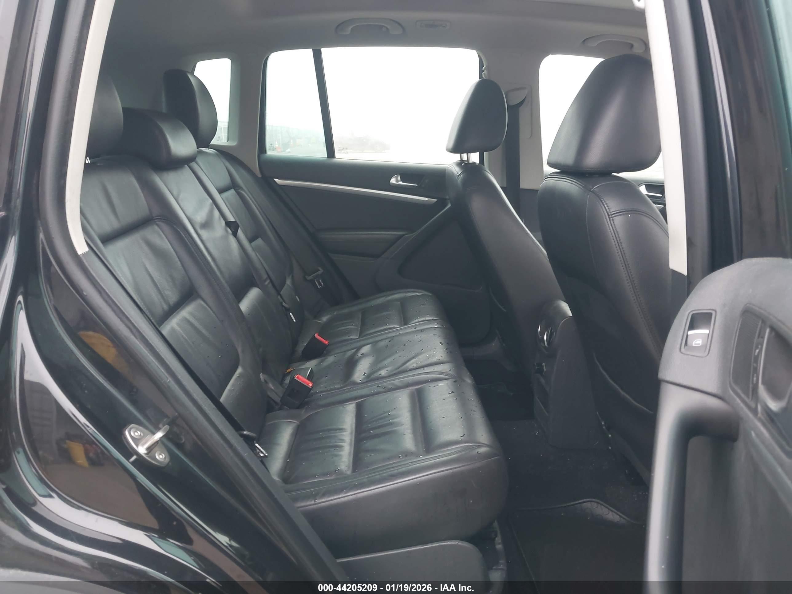 VOLKSWAGEN TIGUAN image 8