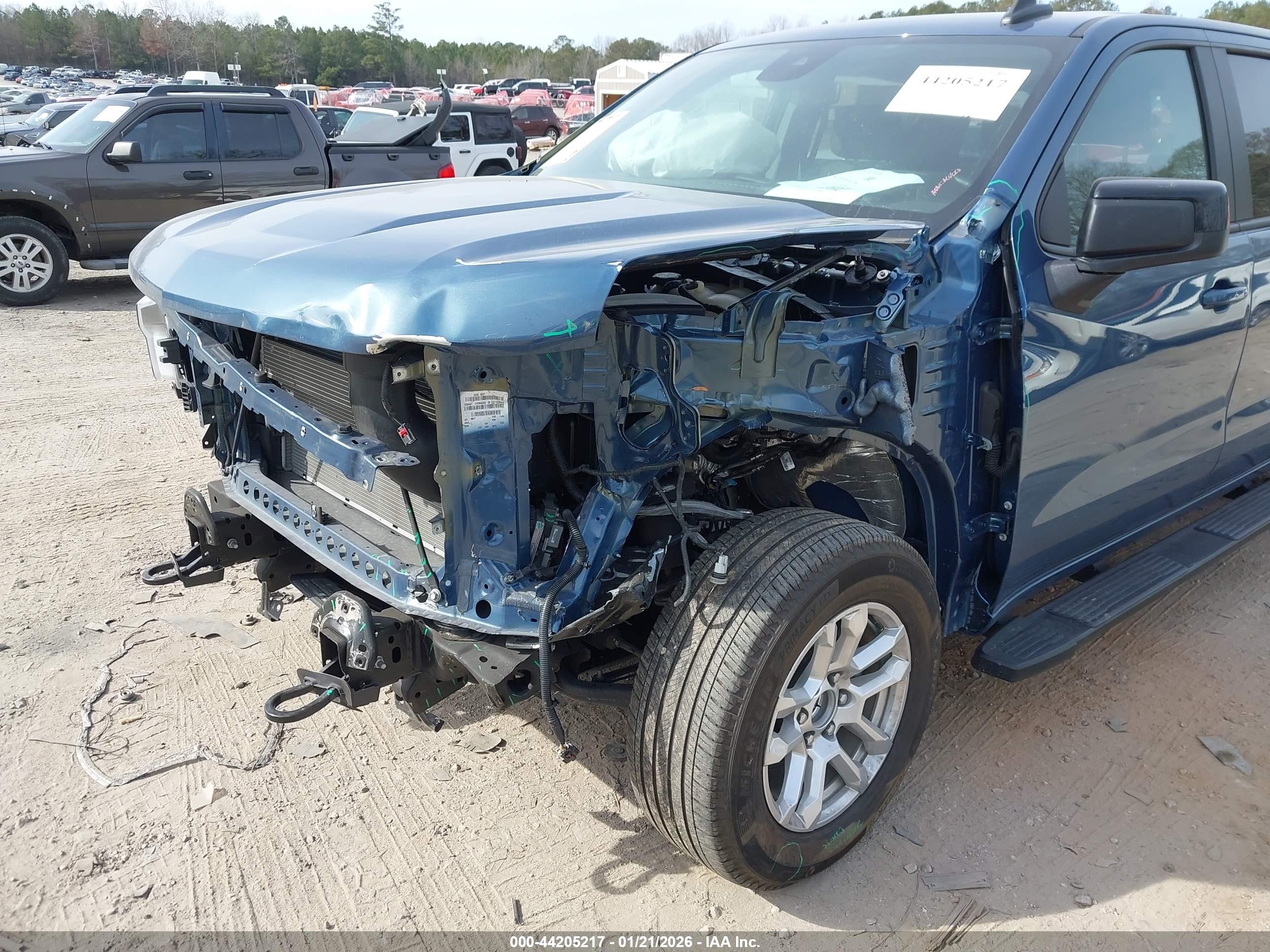 CHEVROLET SILVERADO image 6