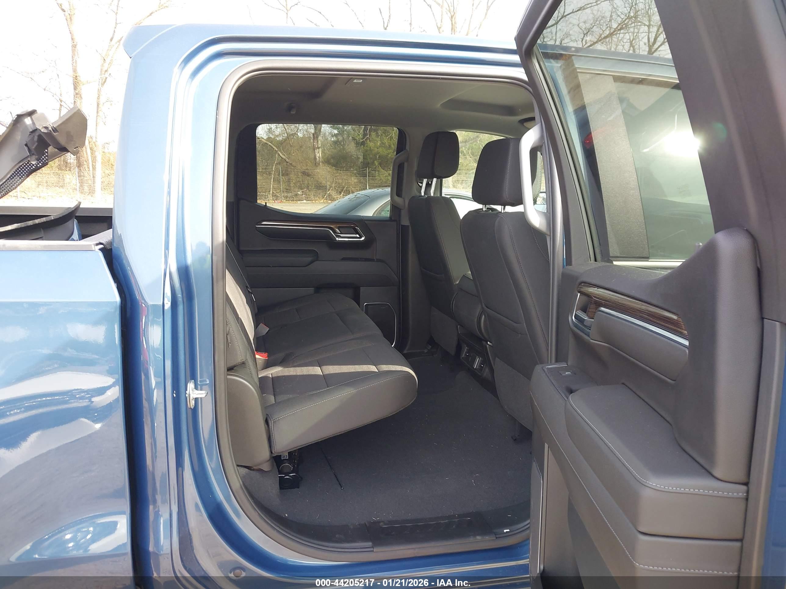 CHEVROLET SILVERADO image 8