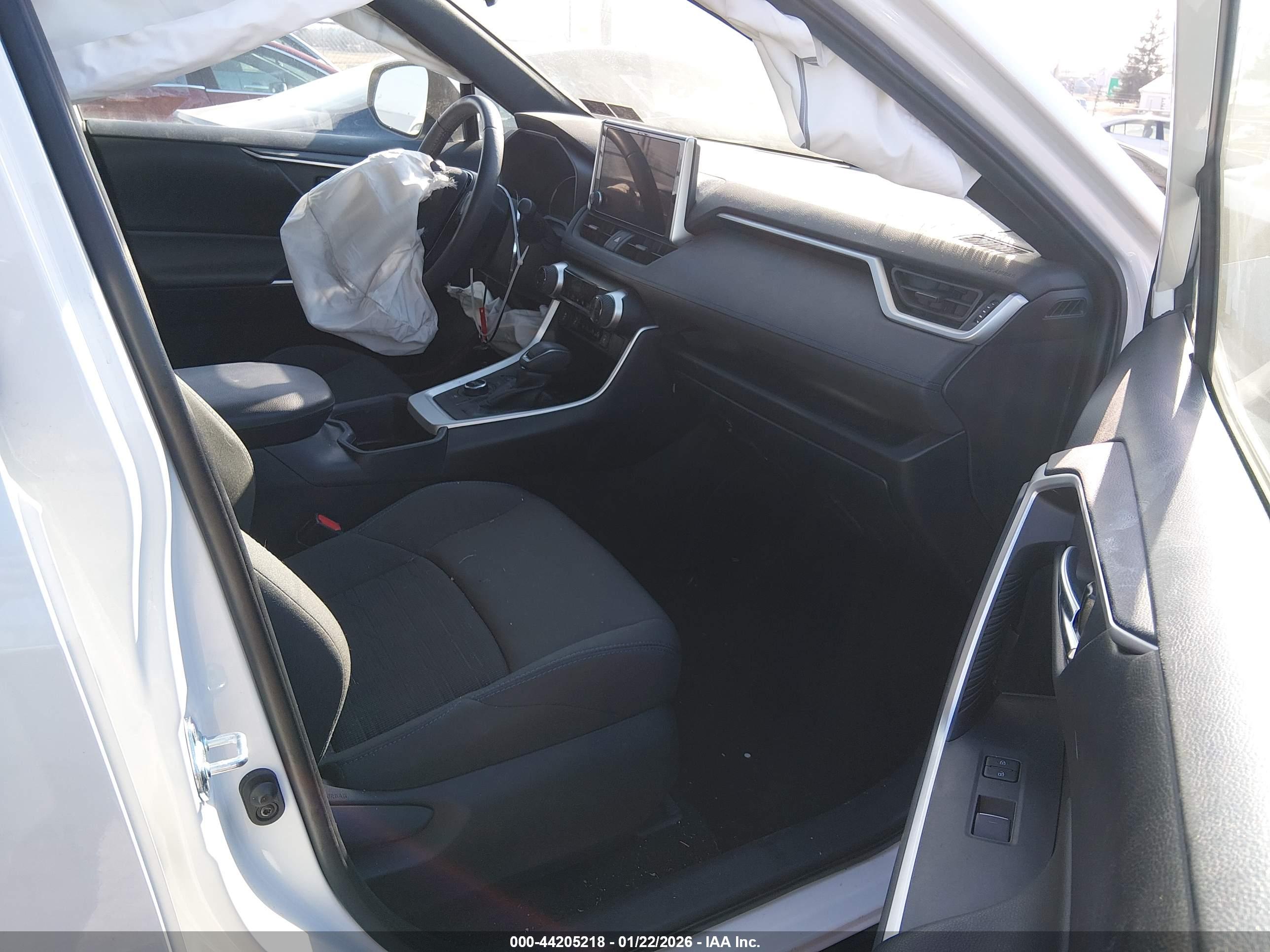 TOYOTA RAV4 image 5