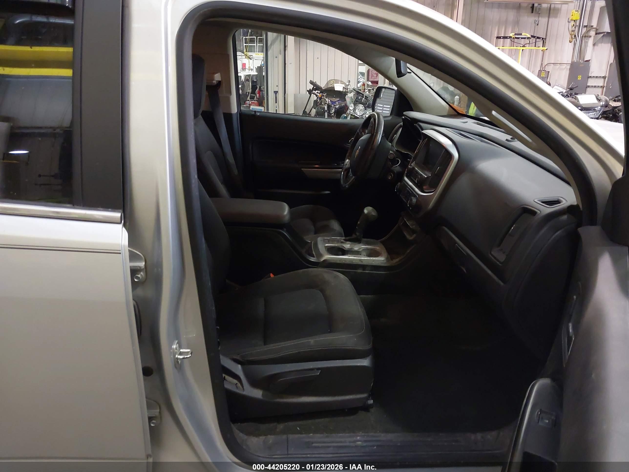 CHEVROLET COLORADO image 5