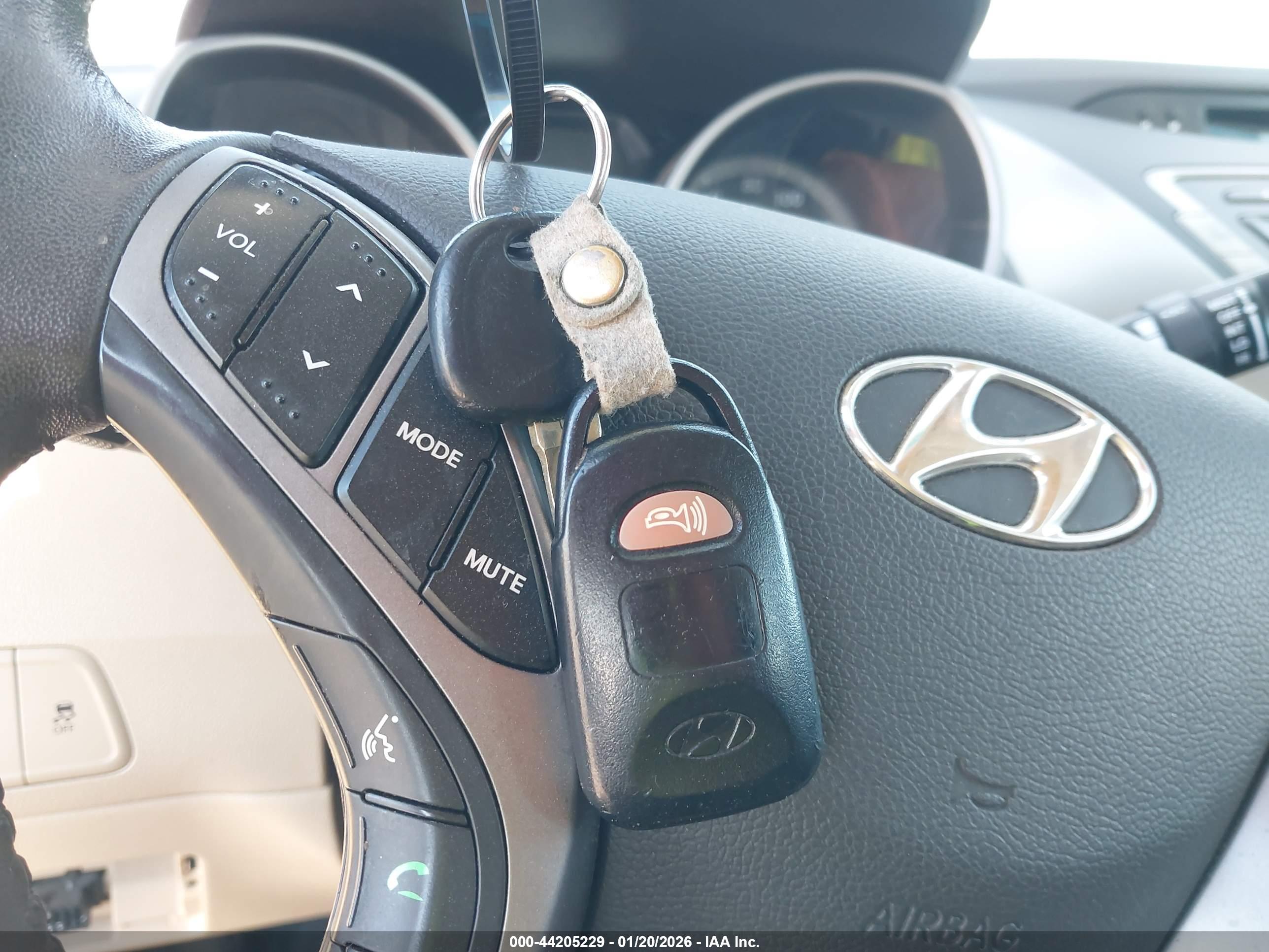 HYUNDAI ELANTRA image 11