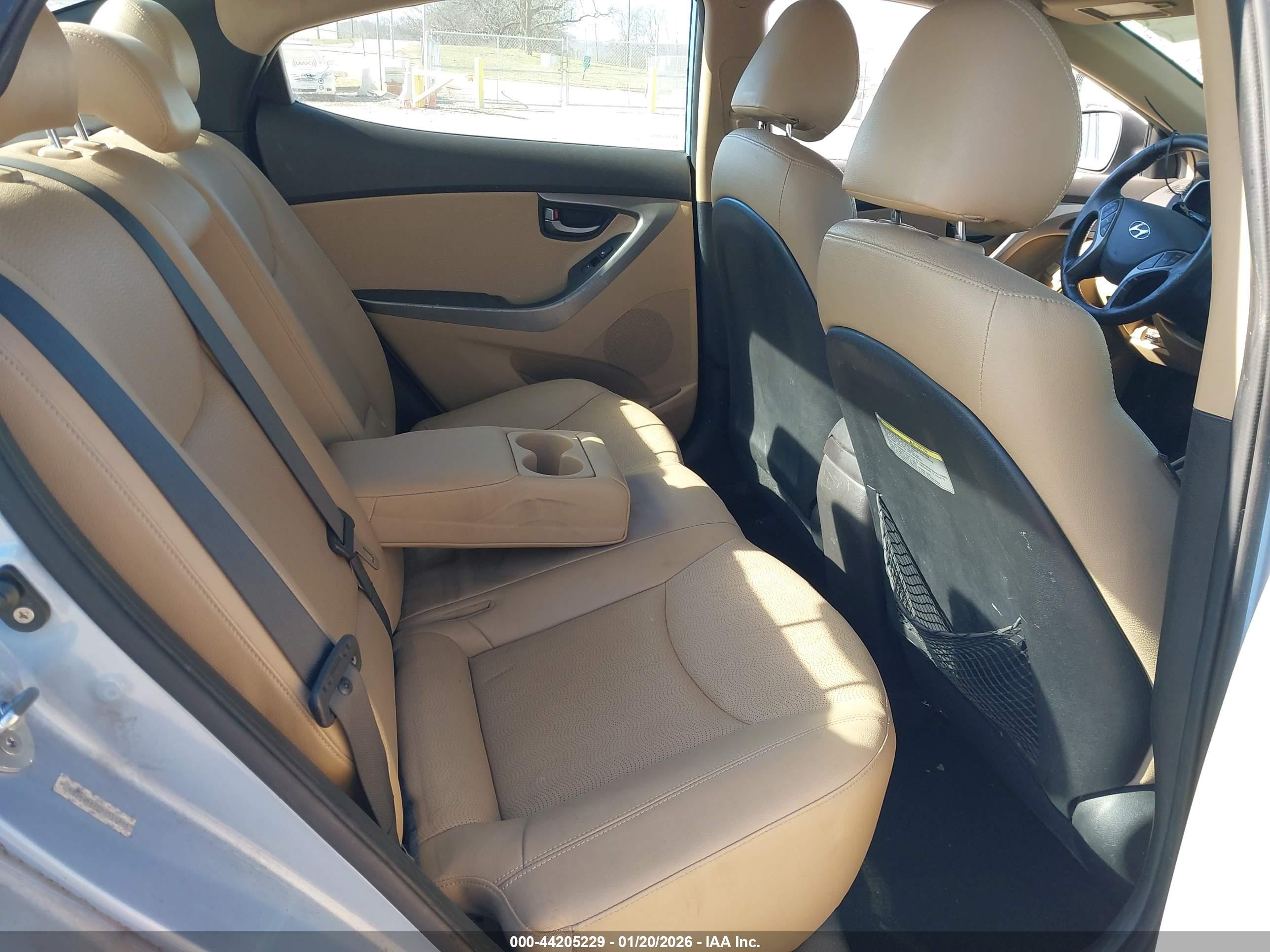HYUNDAI ELANTRA image 8