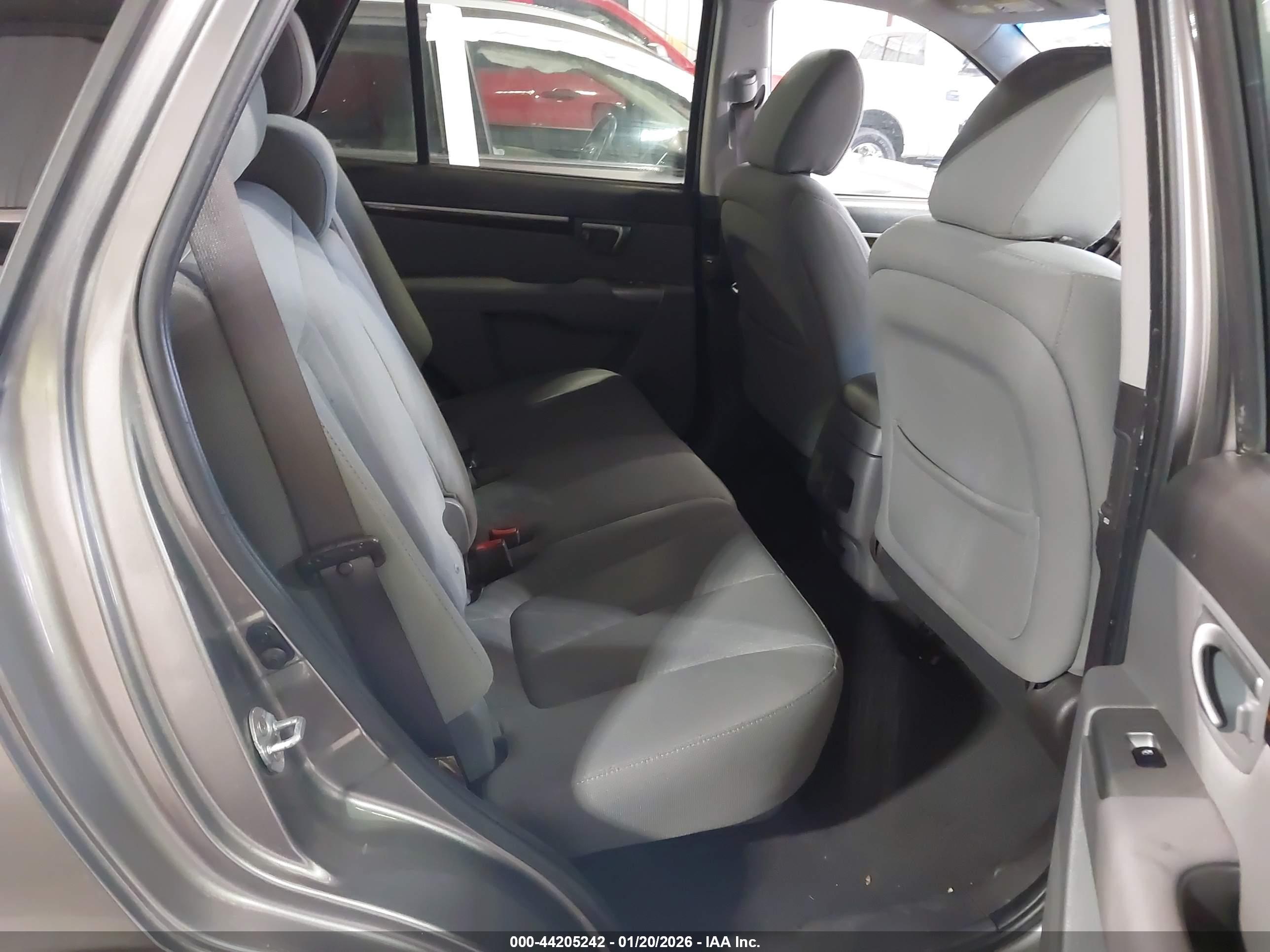 HYUNDAI SANTA image 8