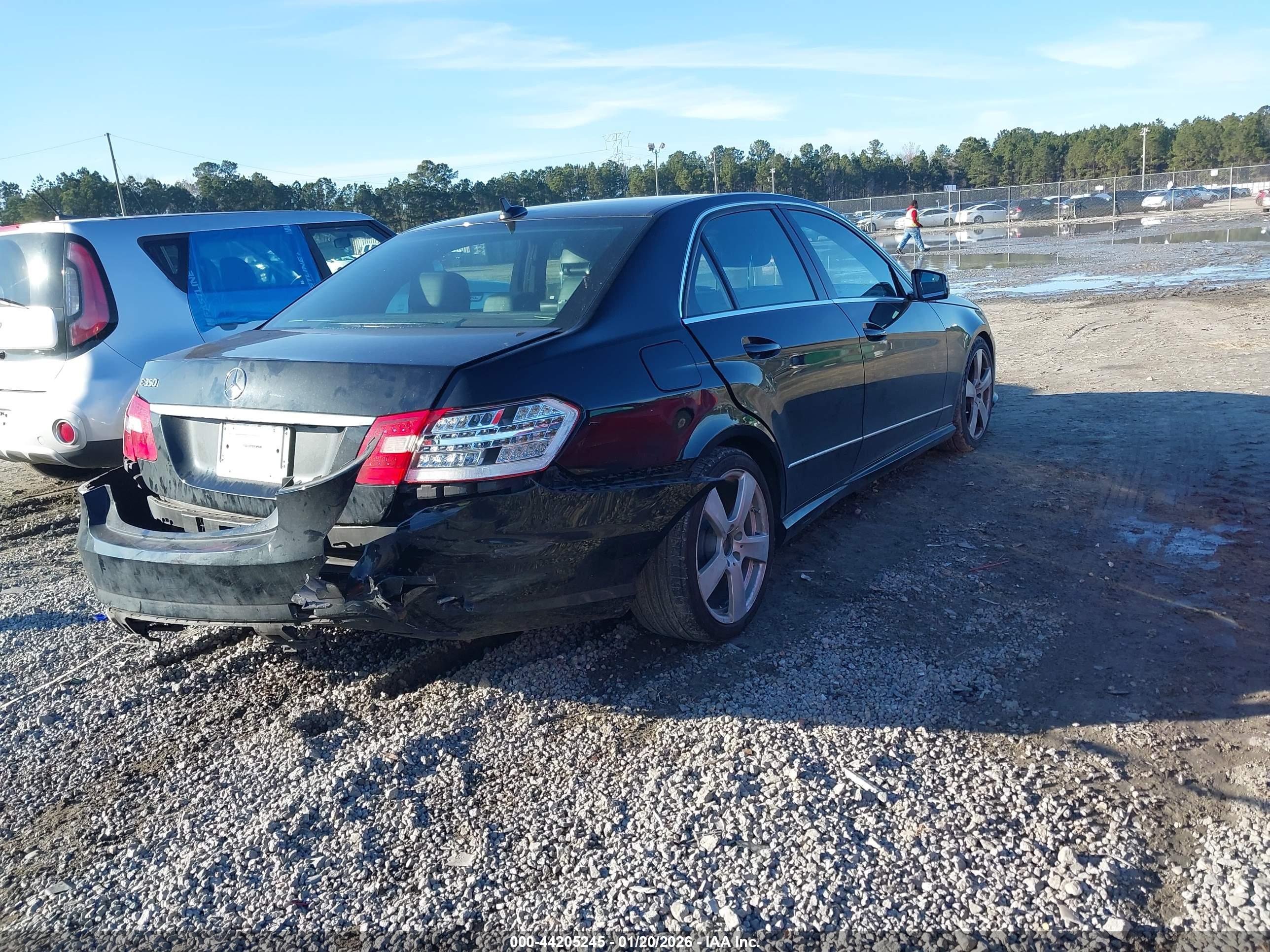 MERCEDES-BENZ E image 4