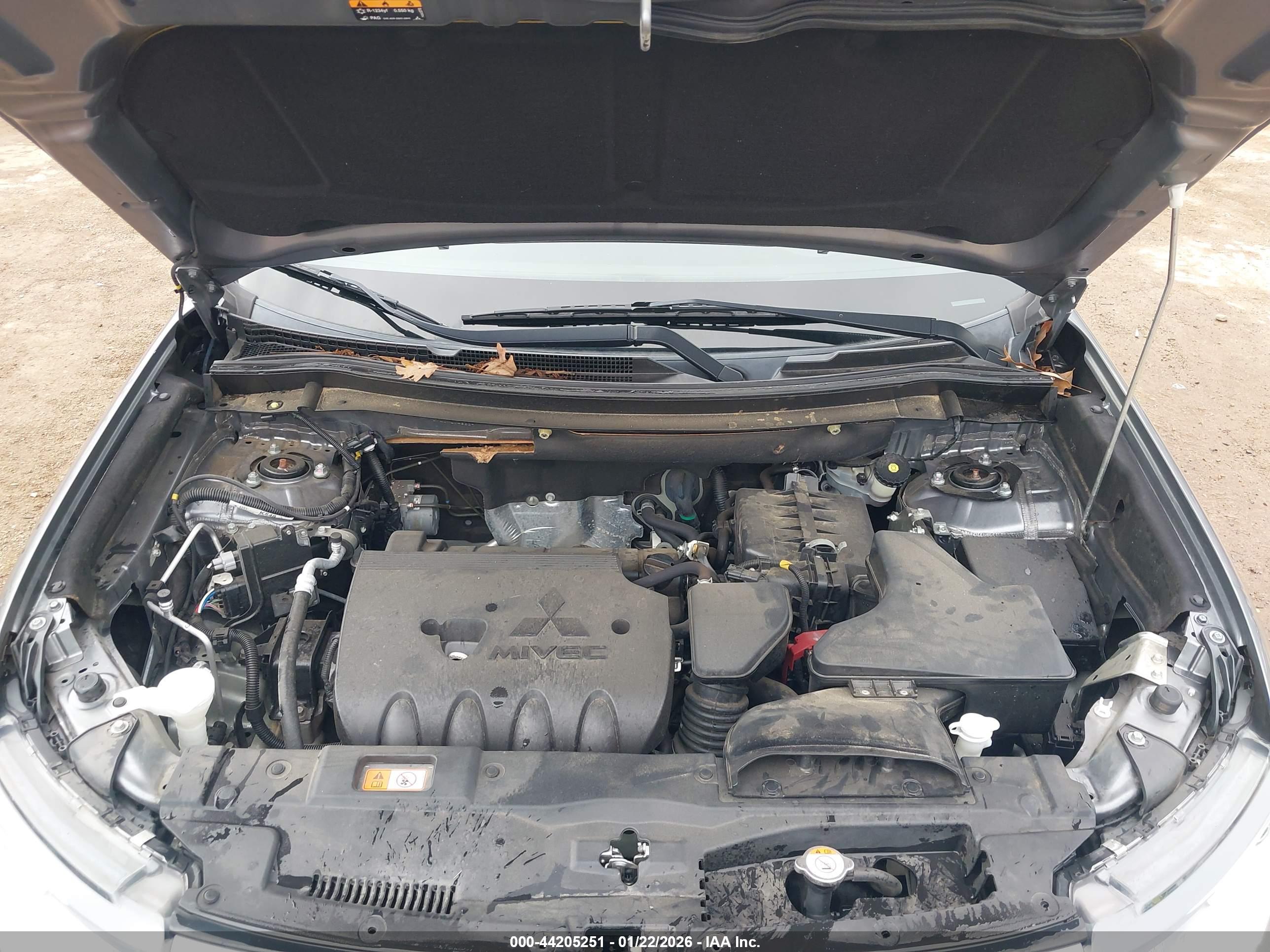 MITSUBISHI OUTLANDER image 10