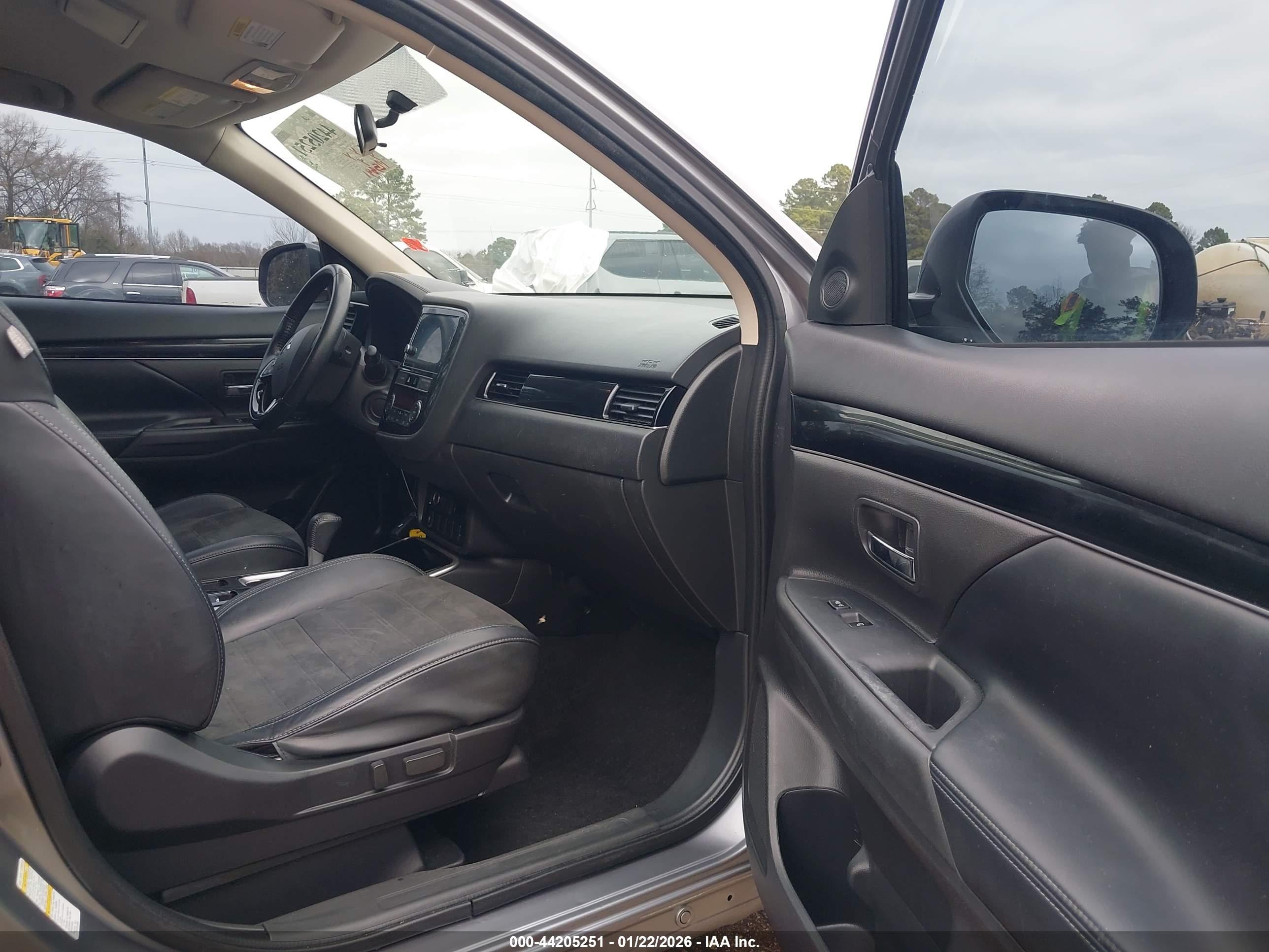 MITSUBISHI OUTLANDER image 5