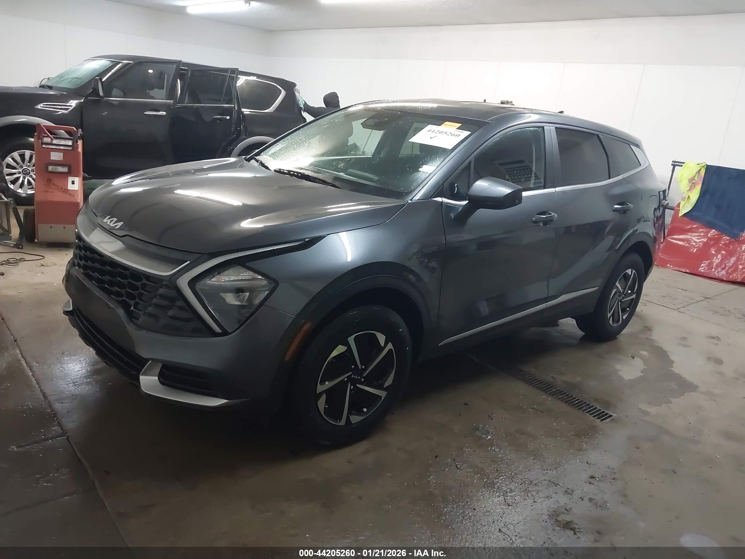 KIA SPORTAGE image 2