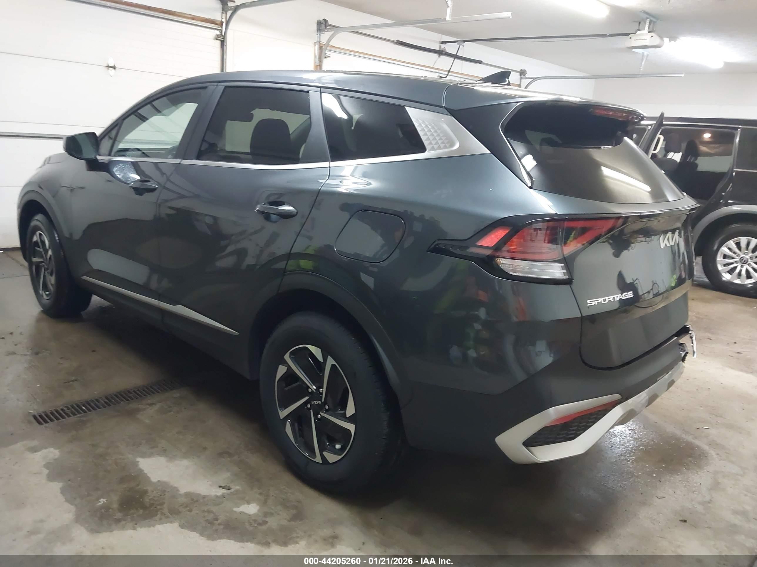 KIA SPORTAGE image 3