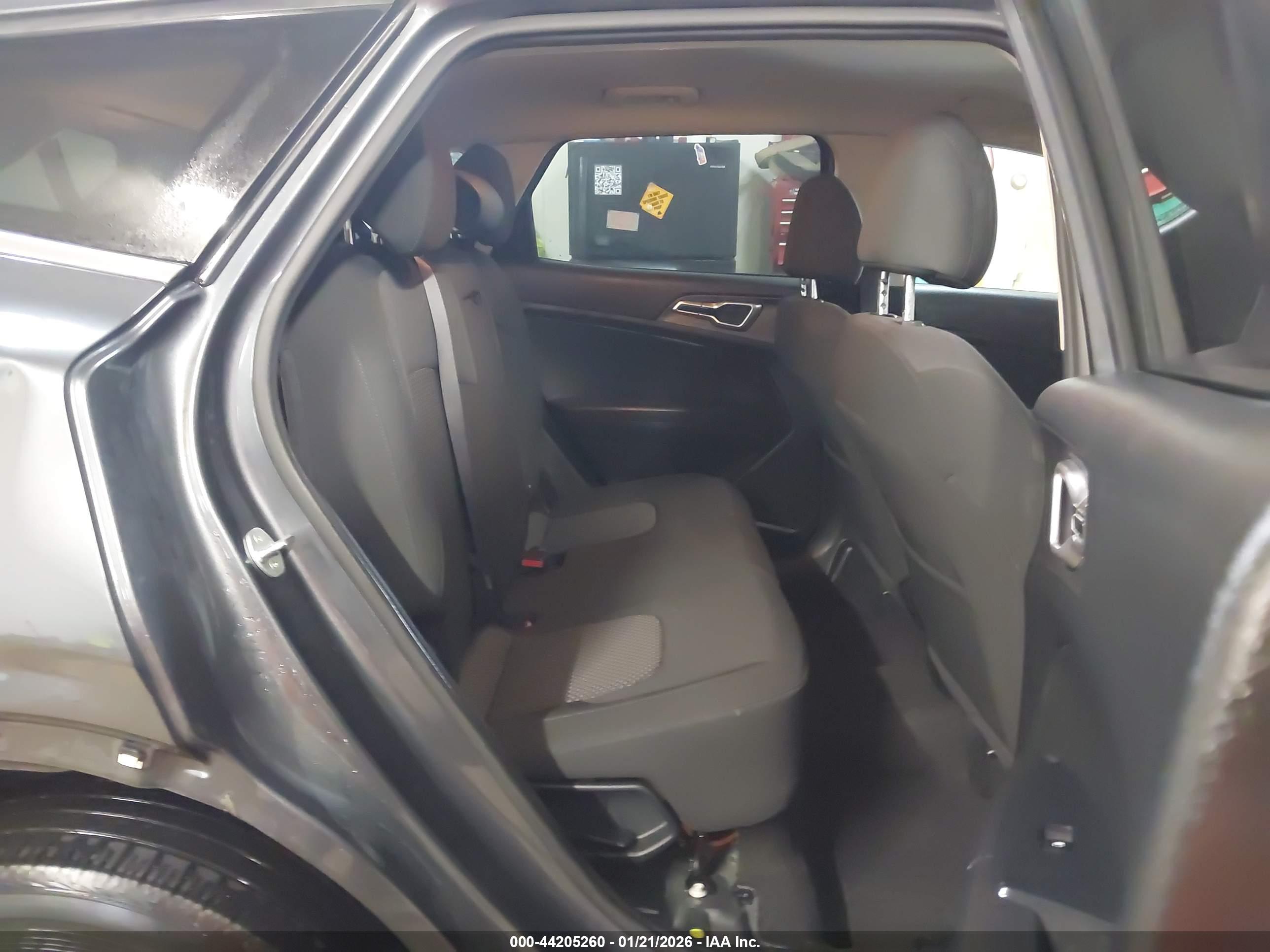 KIA SPORTAGE image 8