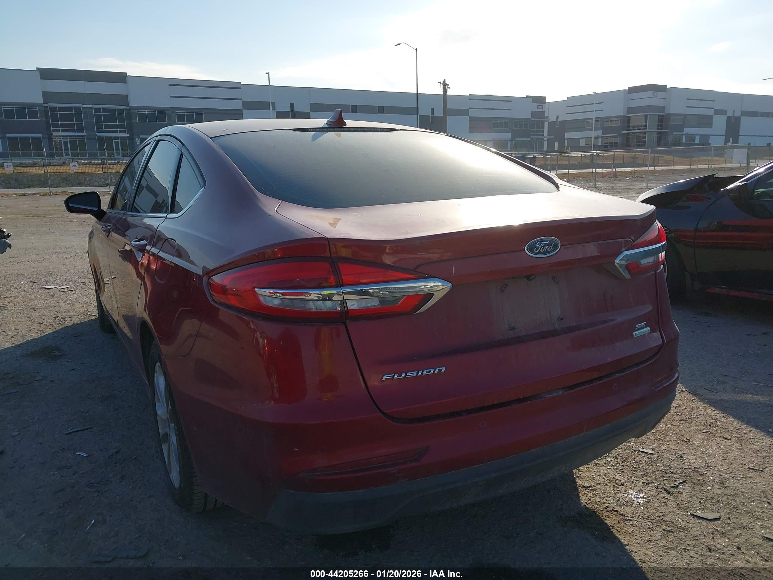 FORD FUSION image 3