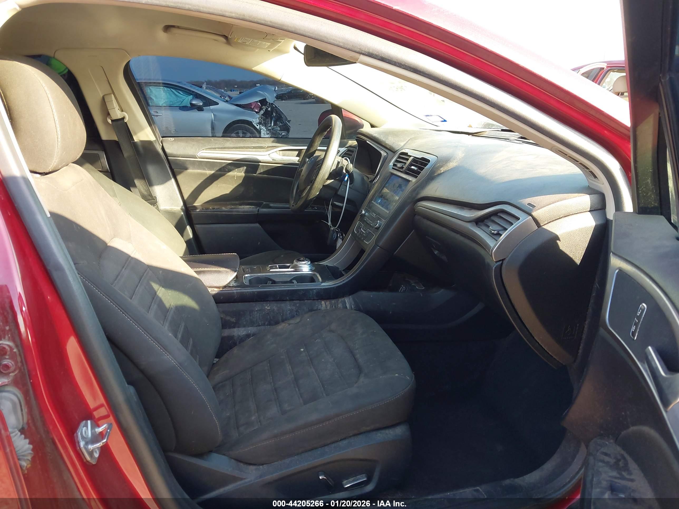FORD FUSION image 5