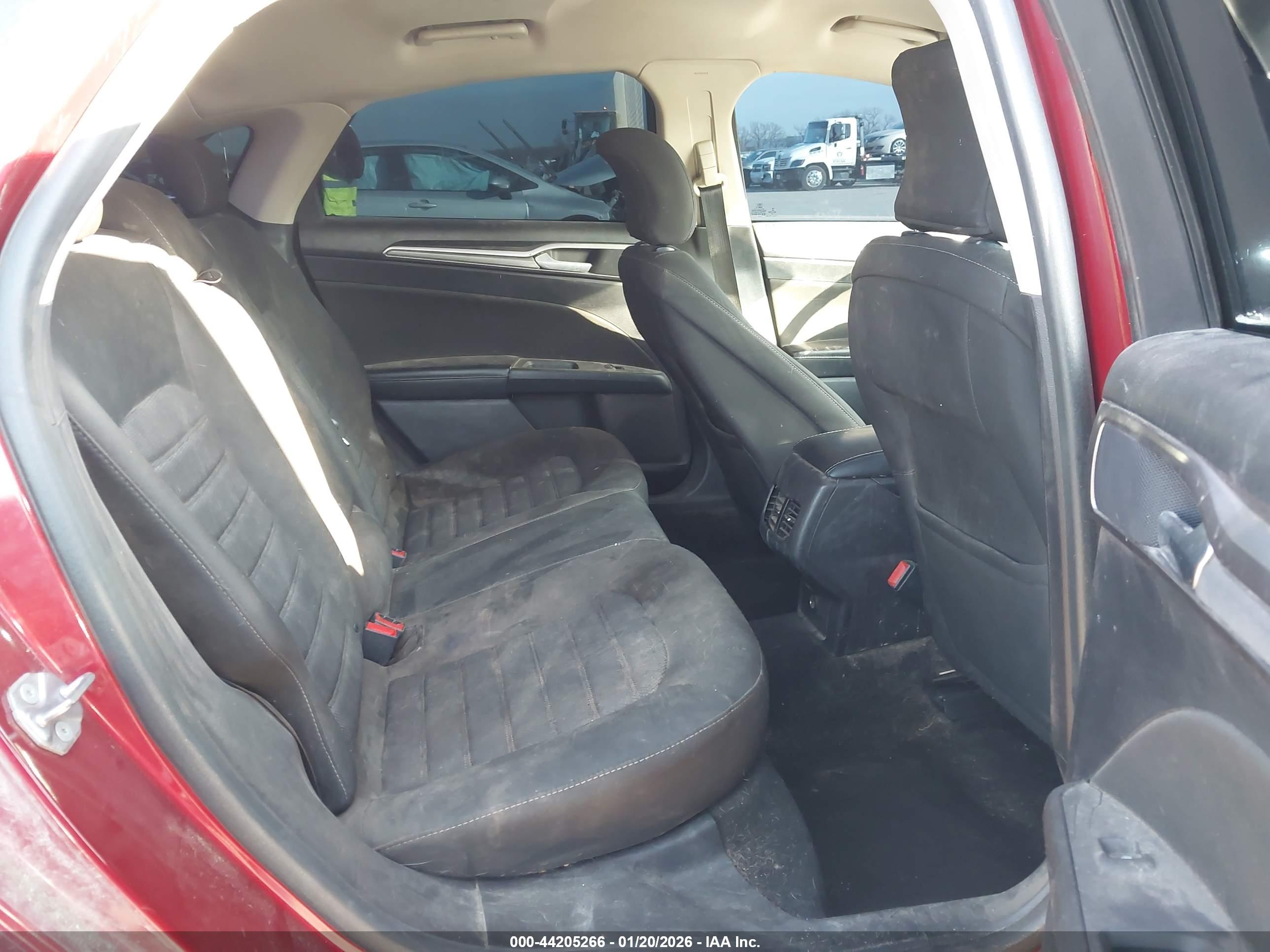 FORD FUSION image 8